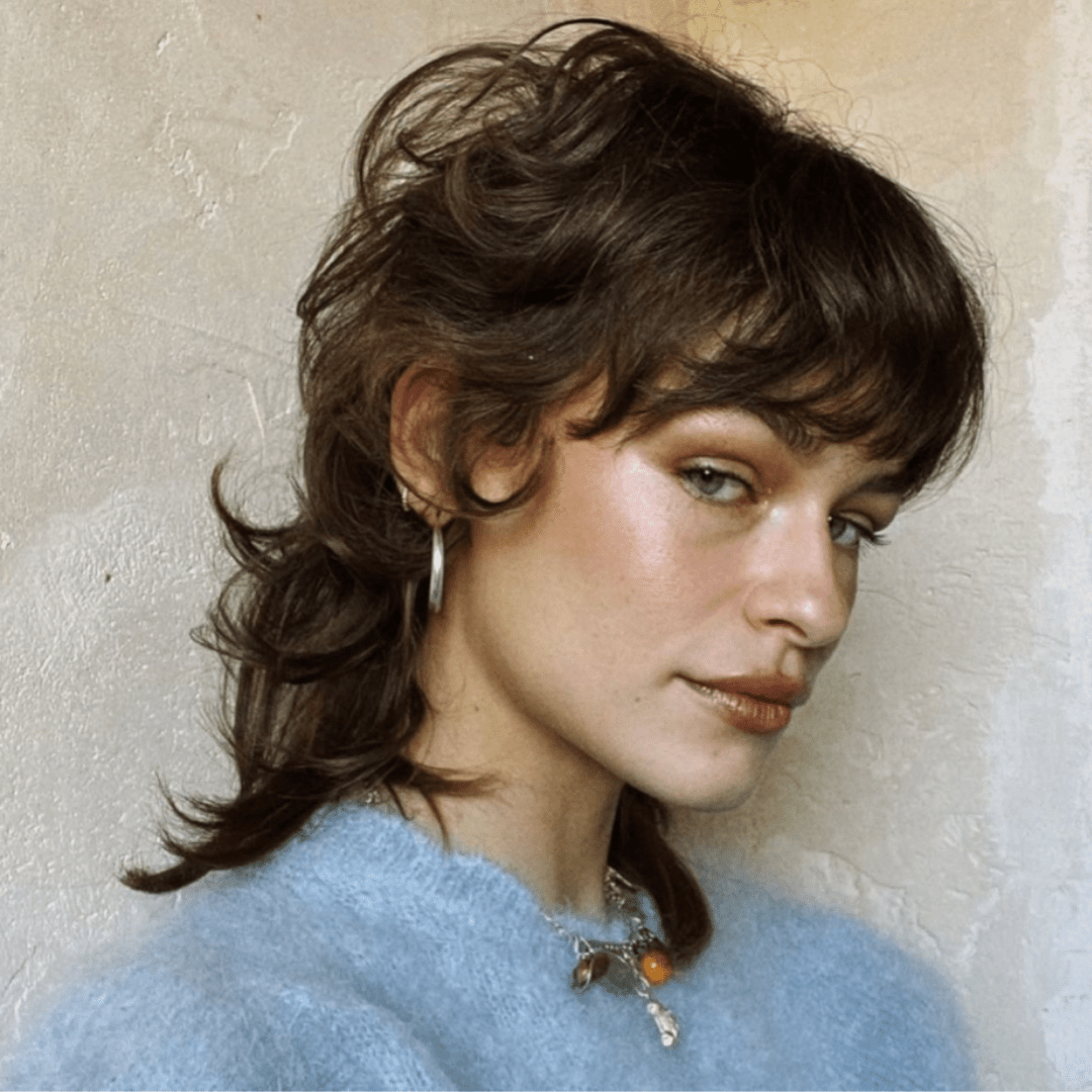 5 Best Mid-Length Haircuts for a Round Face (+ Styling Tips!)
