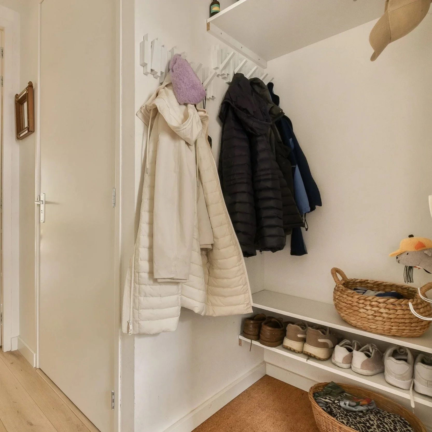 Groene Inkomhal 8x smalle inkomhal ideeën: zo oogt je hal ruim! — STYLE STORIES