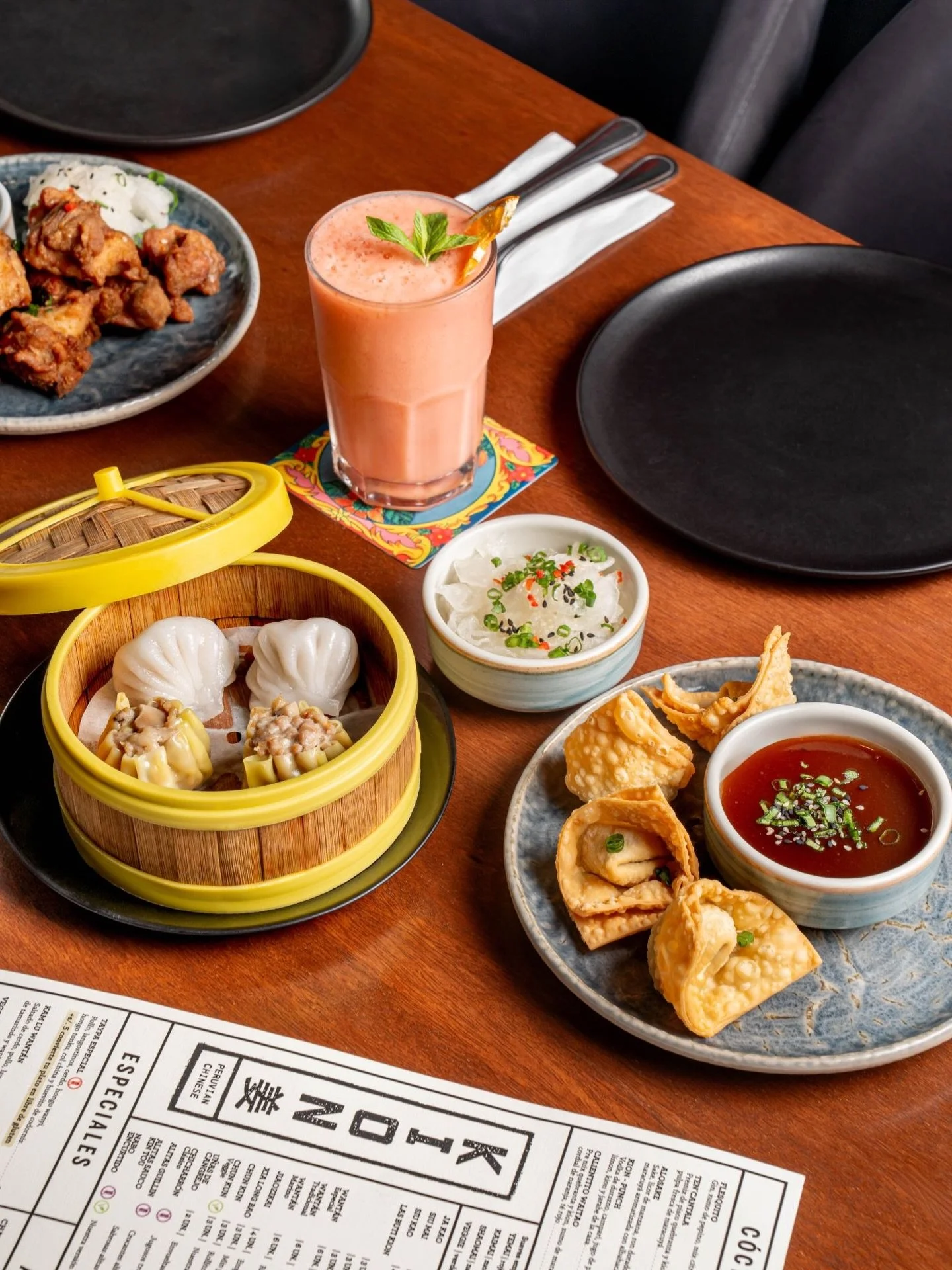 Dim sums + algo rico para tomar
y la mesa ya est&aacute; armada 🥢🍸

V&iacute;sitanos en:
N&uacute;&ntilde;ez de Balboa 737, Miraflores
Mariscal La Mar 901, Miraflores
El Polo 765, Santiago de Surco

#KIONperuvianchinese