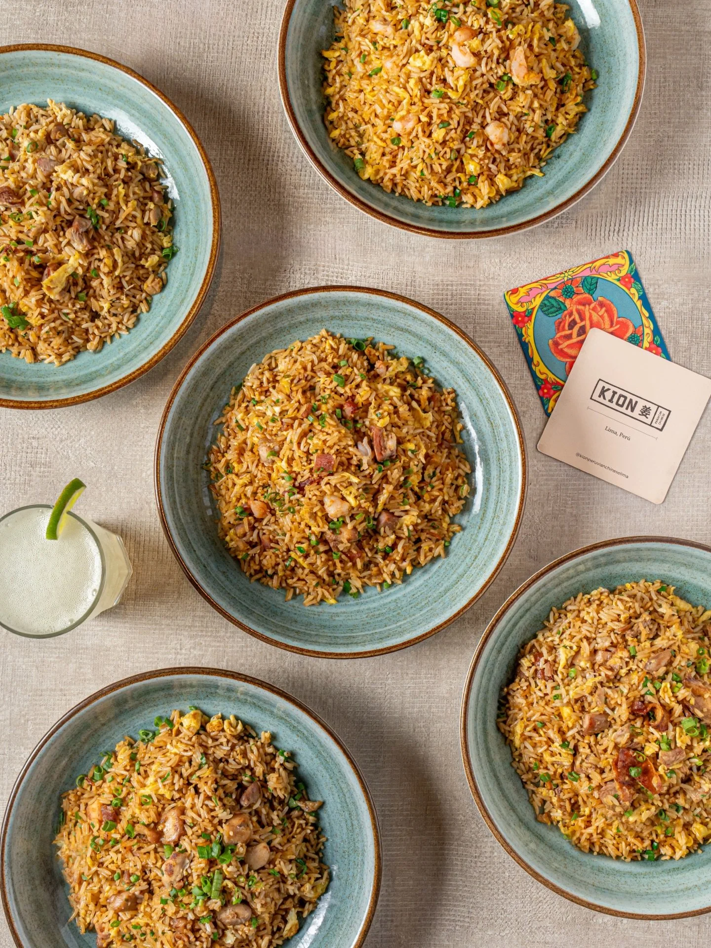 El arroz chaufa es de esos platos que siempre se piden 🍚

Salteado al wok, lleno de sabor y perfecto para ir al centro de la mesa.
Se comparte, se mezcla con todo y nunca sobra.

Un cl&aacute;sico del chifa que nos acompa&ntilde;a desde siempre&hell