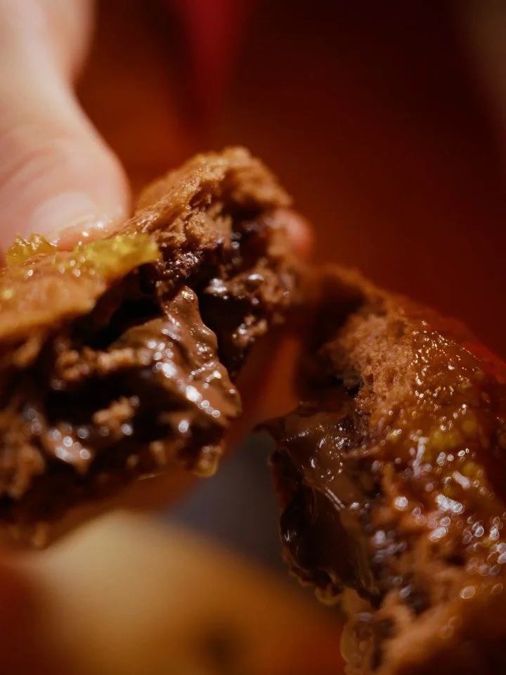 El chifa tambi&eacute;n es dulce.

Por eso, les proponemos alargar la sobremesa con este min pao relleno de coulant de chocolate con aguaymanto, salsa inglesa de t&eacute; jazm&iacute;n y helado de vainilla.

Para compartir (o no).

#KIONperuvianchin