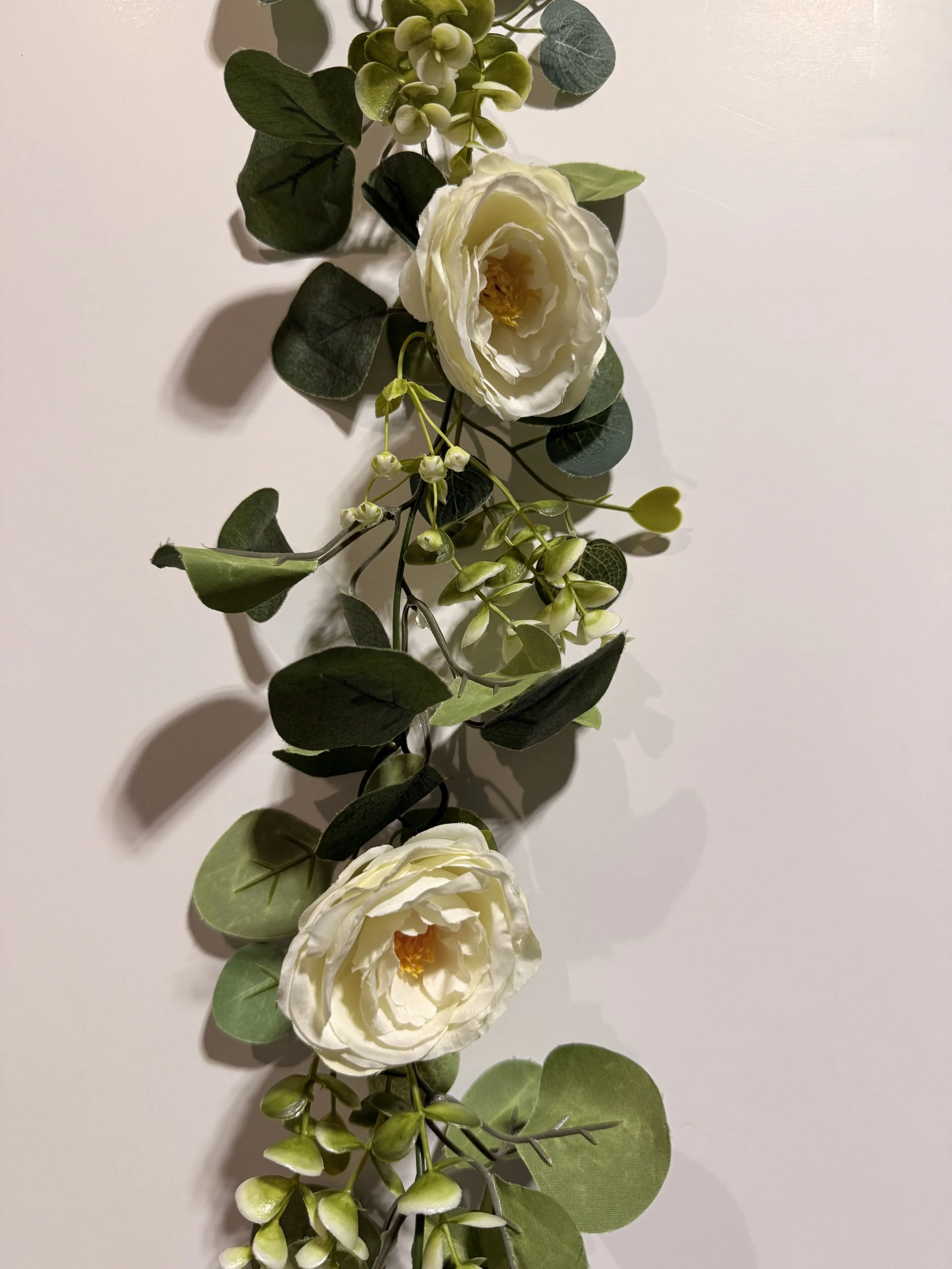 6. White Ranunculus Eucalyptus Garland (8)