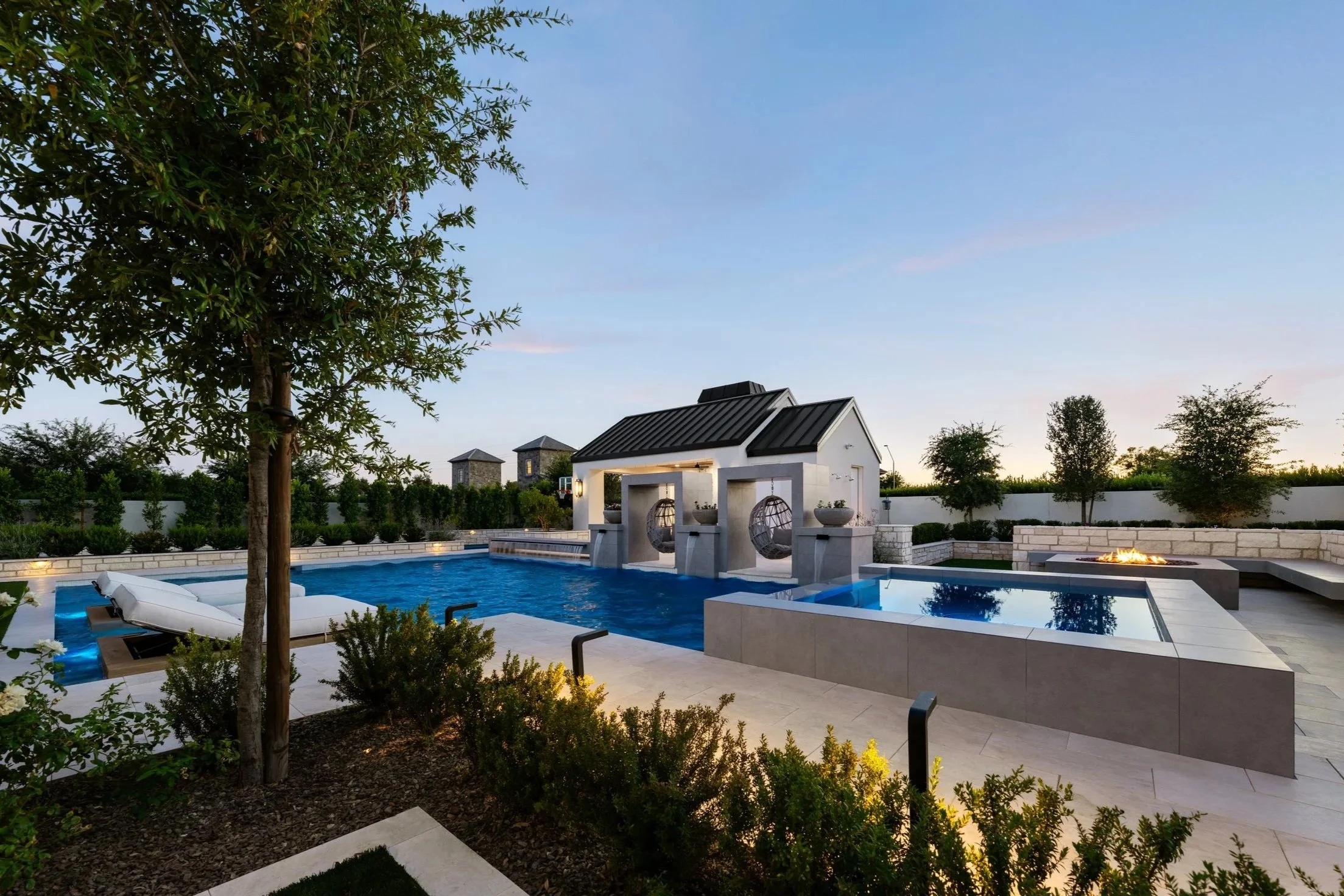 Somerset Family Estate: Resort Pool, Pickleball Court & Garden Courtyard