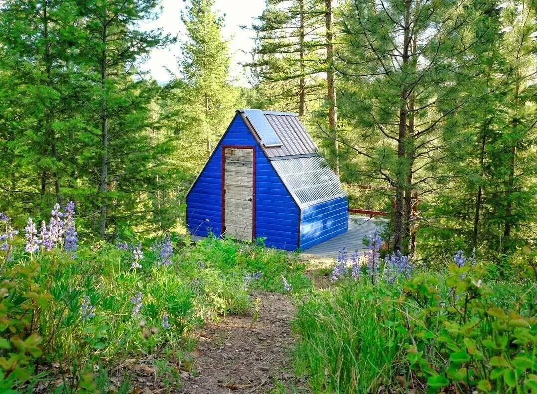 The+Blind+Cabin+at+The+Hohnstead+Glamping+and+Cabins+near+Missoula+Montana