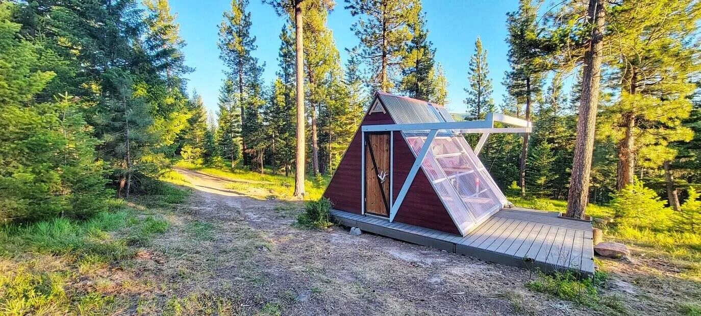 Stargazer Cabin at The Hohnstead Photo Studio near Missoula Montana