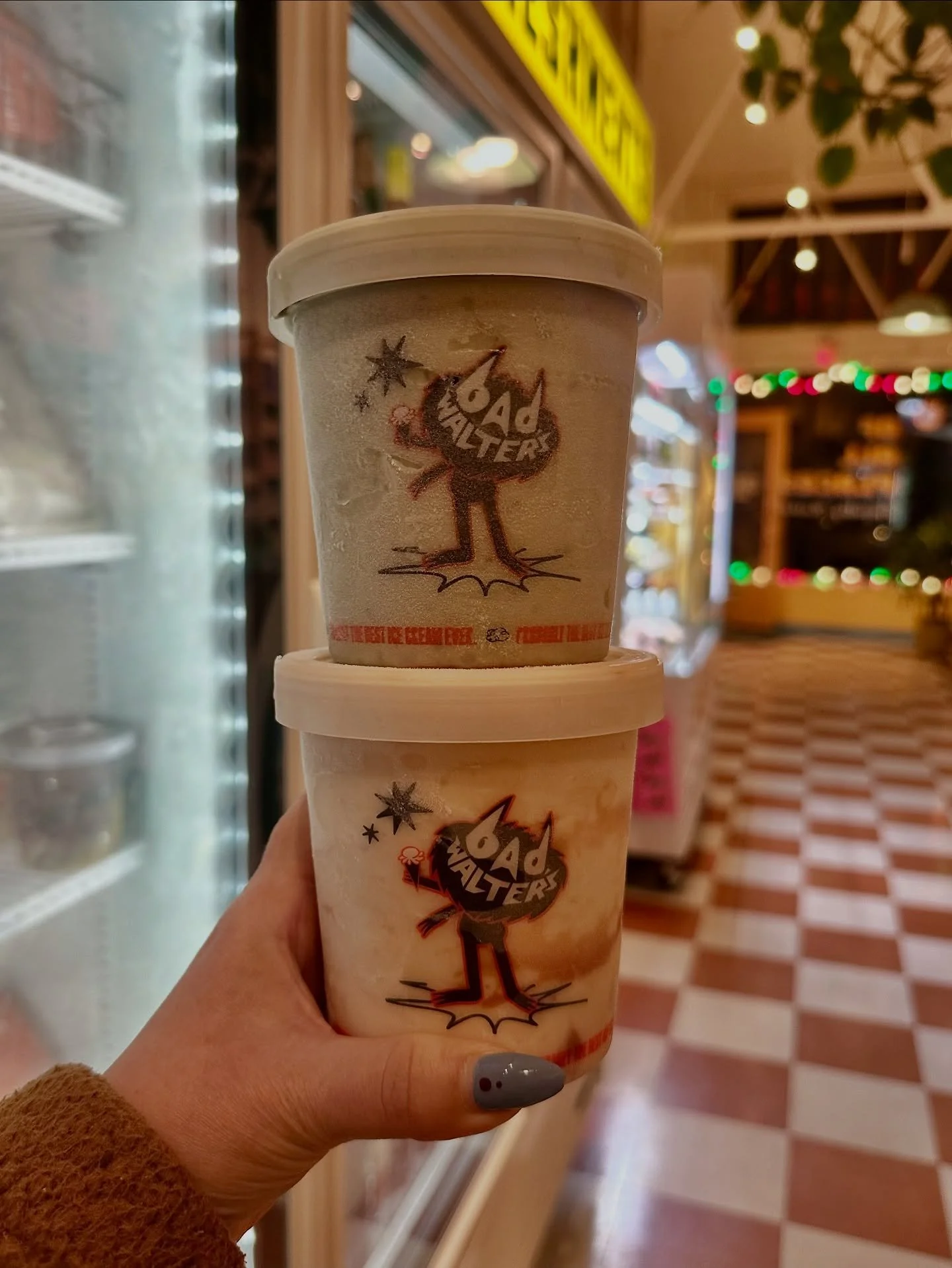 @badwalters is truly the gift that keeps on giving. A new drop came in last night and we already took a pint home, so get here quick for Guavicious and Pandan Sticky Rice. Happy Monday and Happy Holidays to you all! 🙌🏼