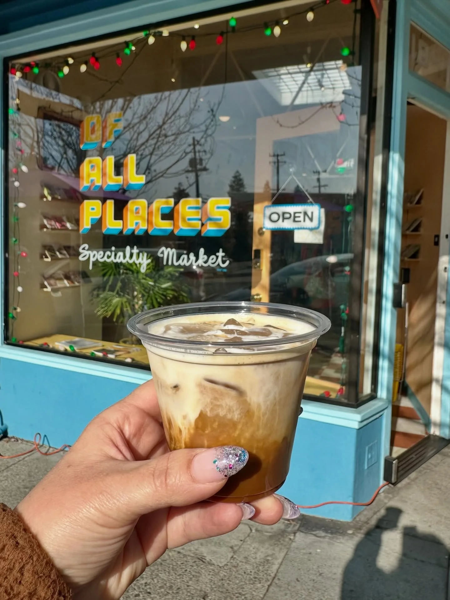 @quietearthhh is here! Come get caffeinated for all your holiday shopping. 🫨