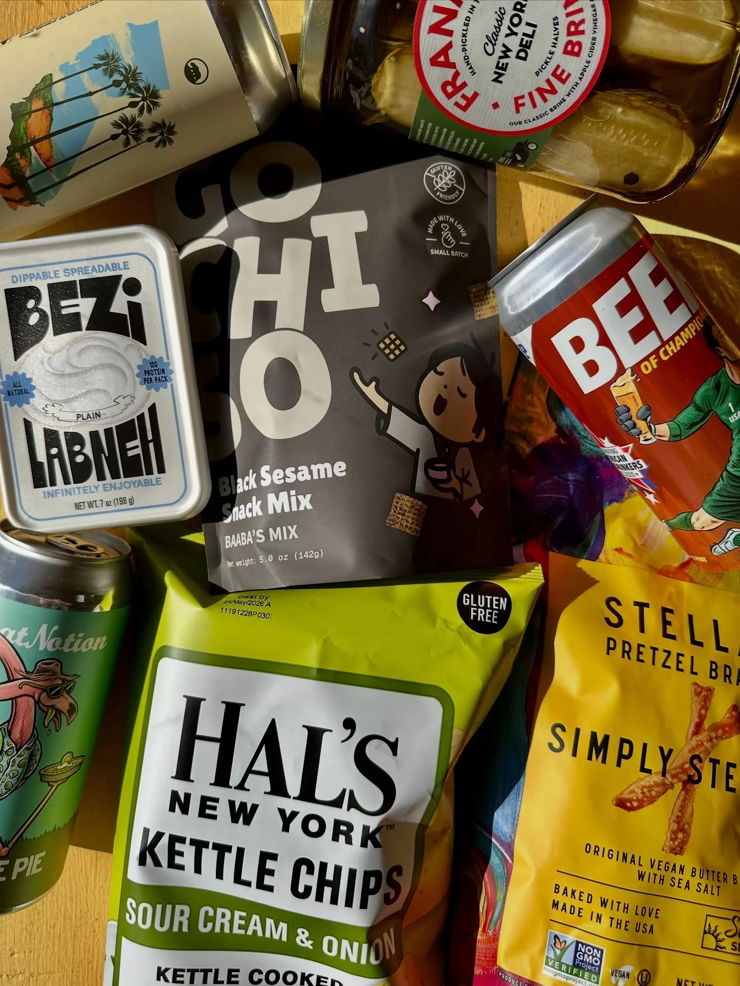 Happy Sunday, homies! Come get your game day essentials. 💋🏈💋