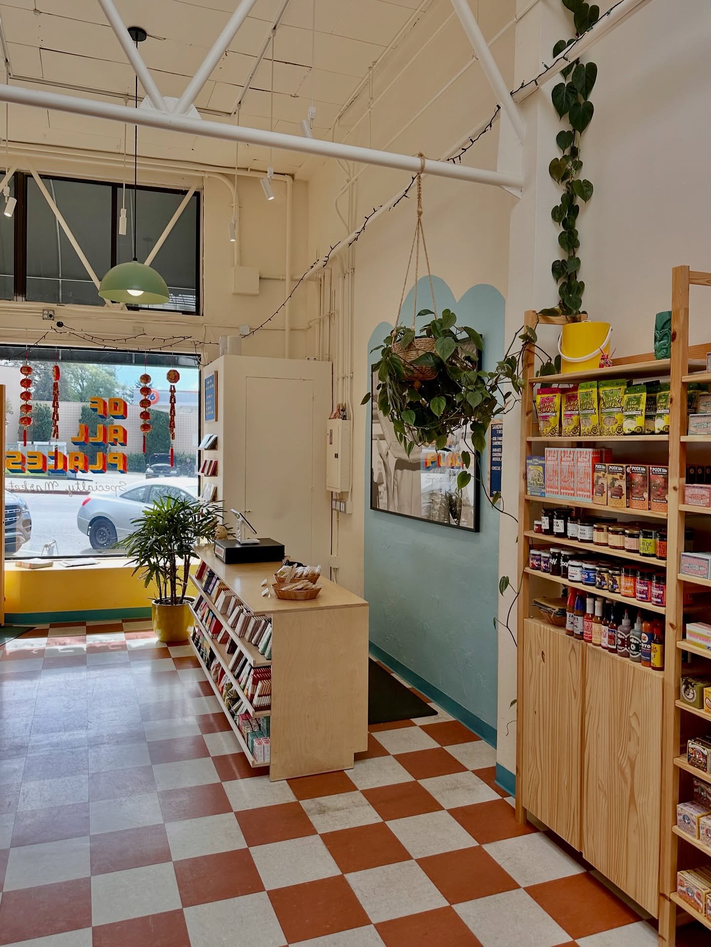 It&rsquo;s a beautiful Sunday and we&rsquo;ve got all of your favorite things. Here until 6 for you. 🛒