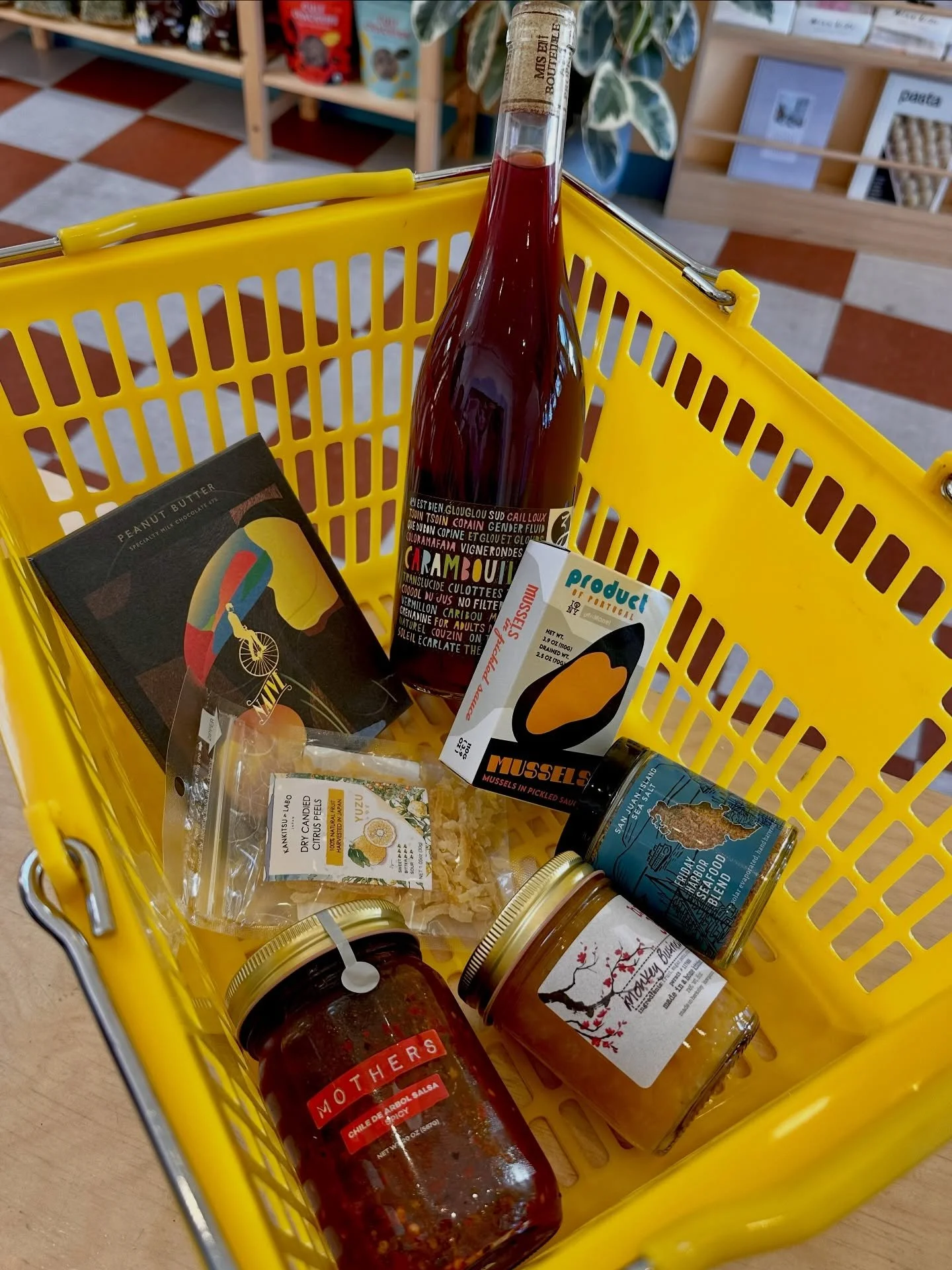 Happy weekend, friends! We&rsquo;ve got new items to fill your baskets with. 🛒

@chocolatenaive Peanut Butter Milk Chocolate Bar for those of you who are purists 🥜

Les Vignerons d&rsquo;Est&eacute;zargues Carambouille because weekends are for chil