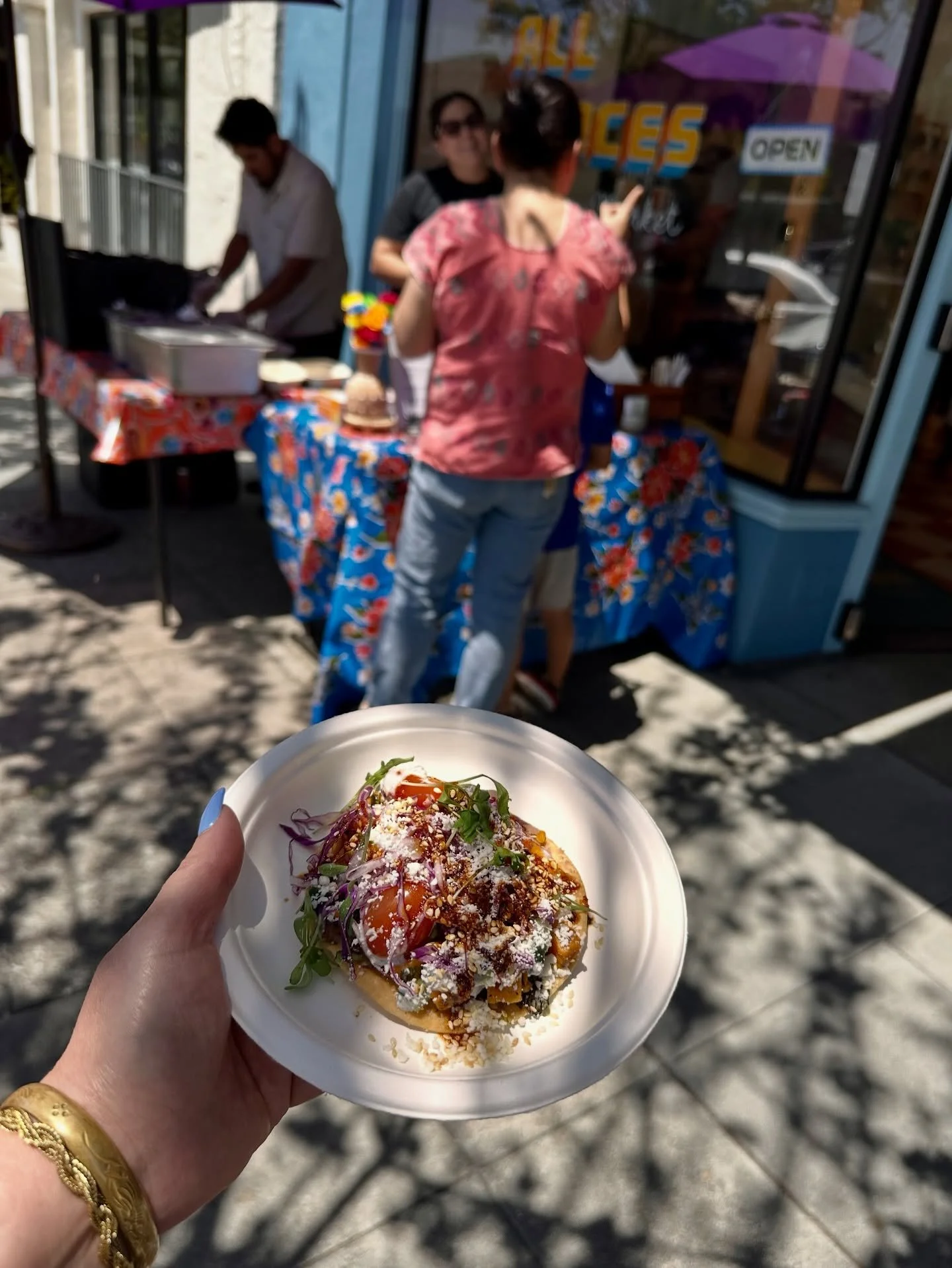 Tostada party! @dosraicez is here. Come get lunch! 🌶️