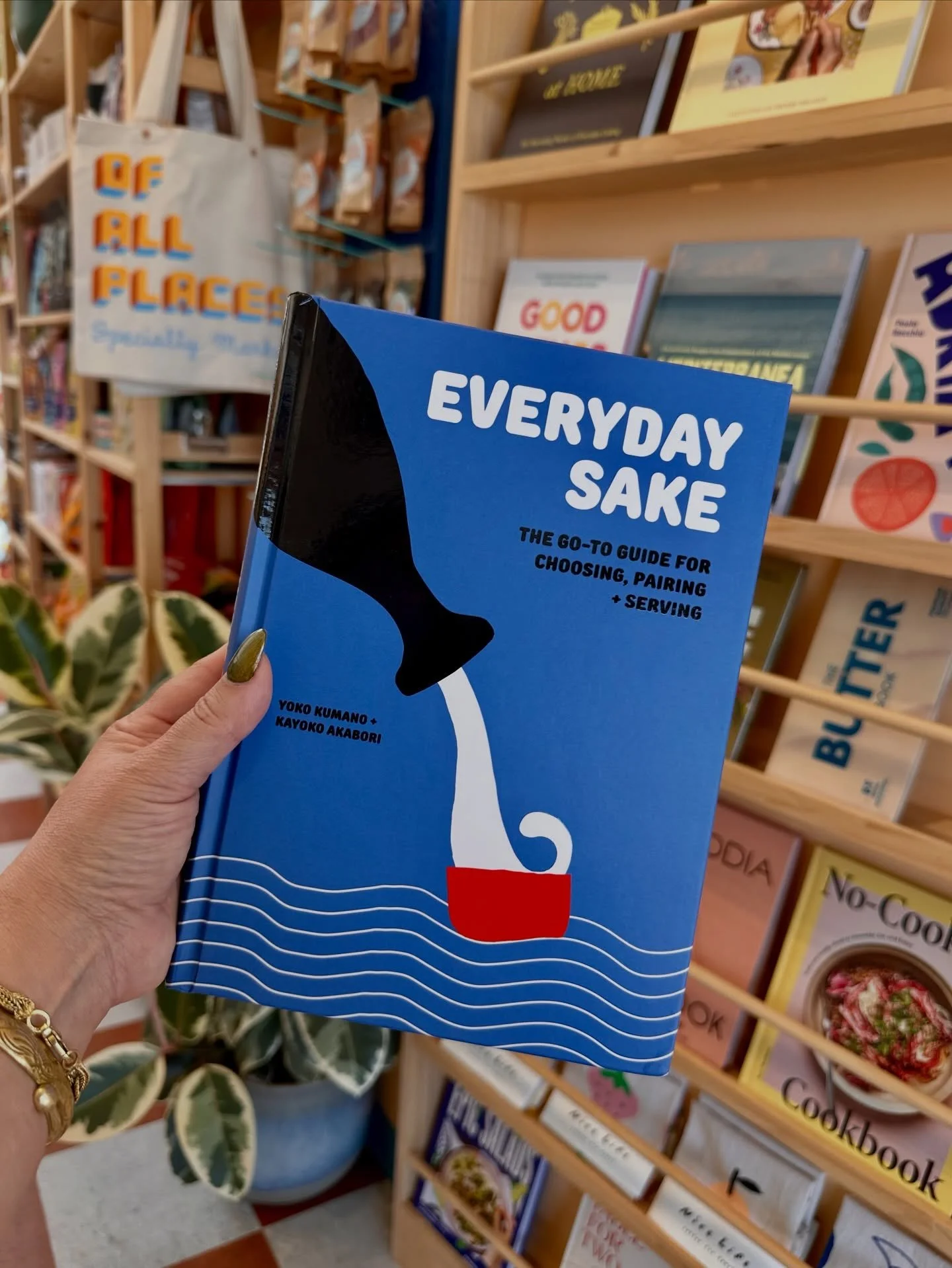 When your homies @umamimart make the bookshelf, it&rsquo;s all the feels. Congrats, Yoko and Kayoko! Everyday Sake is a dream. 🍶