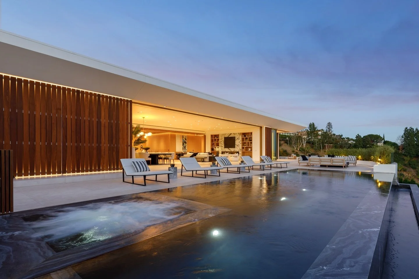 Seamlessly connected to the city it overlooks, the Devlin House captures what luxury living in Los Angeles looks like. Effortless transitions from inside to out merge architecture and the beauty of the downtown Los Angeles skyline.

Architect: @xtena