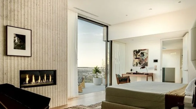 Where luxury living meets the Los Angeles horizon. As seen on @sellingsunsetshow, the Sierra Mar Residence by @ba_collective effortlessly opens up to the city.

Architect: @ba_collective 
Builder: @dobkinconstruction 

#luxurywindows #windowsanddoors