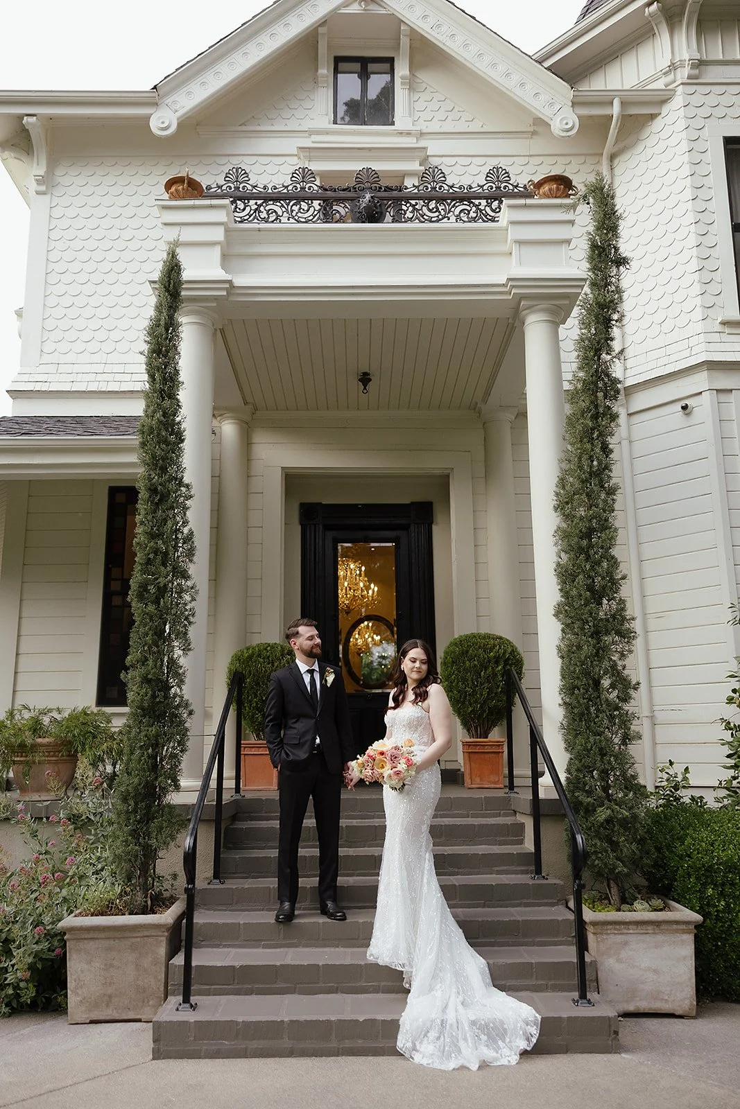 How to Plan a Wedding Without Feeling Overwhelmed (A Simple, Stress-Free Approach)