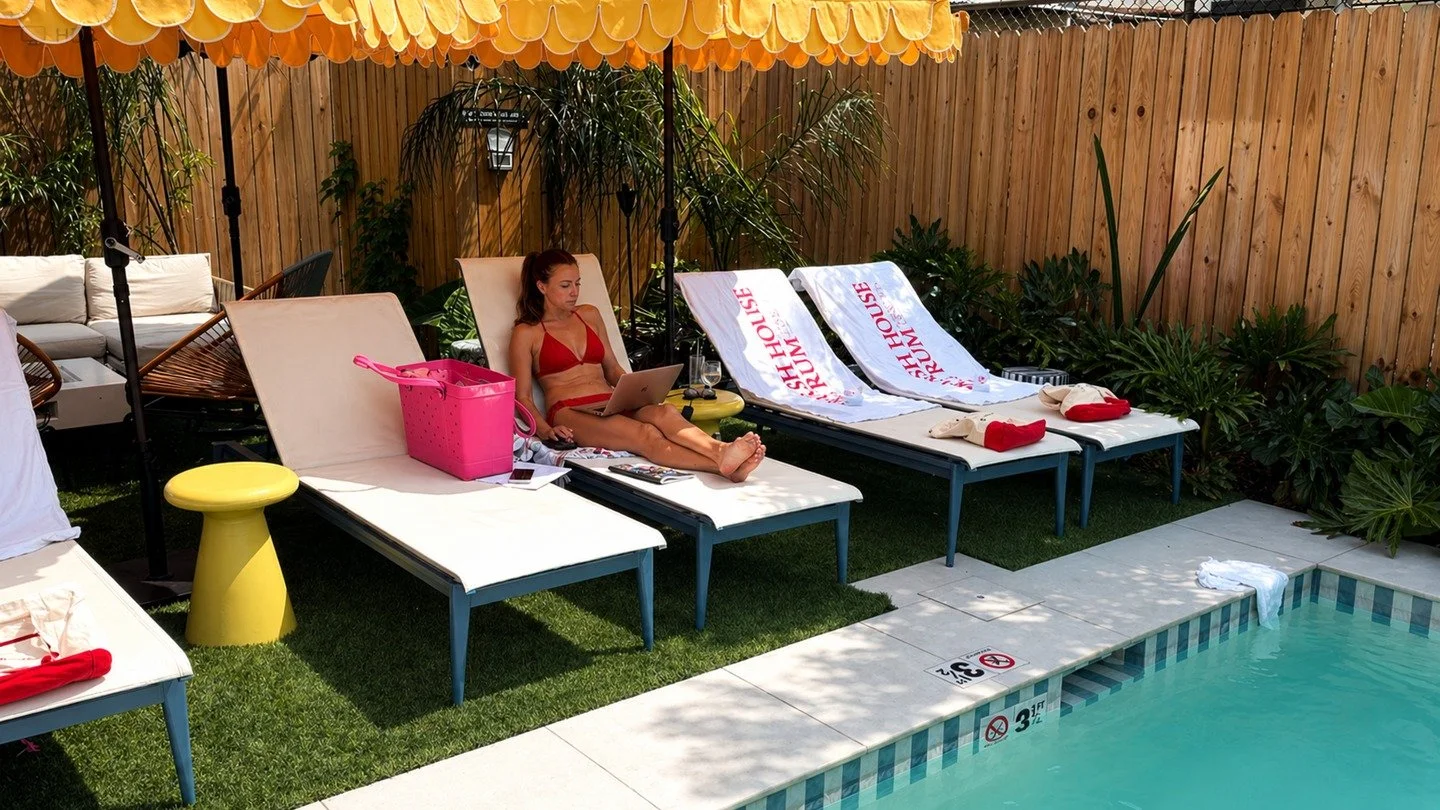 Good rum, good company, good times at @sunniesnola. 🍹 Marsh House Rum is a Sunnies staple and today @philminissale is hosting a portfolio tasting that felt less like an event and more like the best kind of NOLA afternoon. Sip responsibly.

#MarshHou