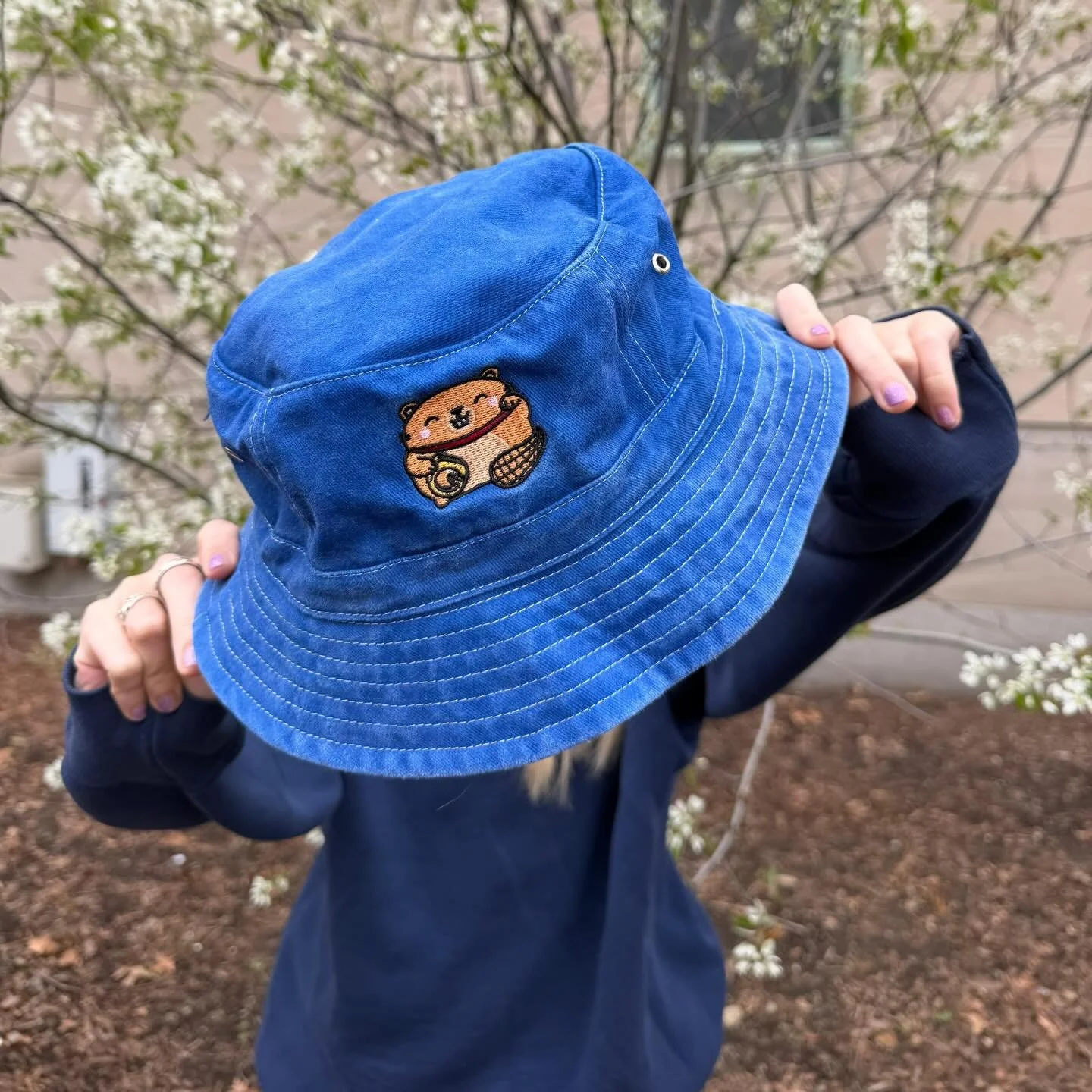 New summer merch just dropped! We&rsquo;re celebrating the Ring Delivery with style. And yes, you can grabs yours for free this Saturday at the View. Spots are limited, so grab your tickets while you can! 💍