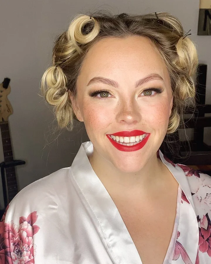 Stunning before &amp; after captures of this amazing bridal party
We love a statement lip! 💋 

Hope everyone&rsquo;s having a great week! 

#yycweddingvendors #yycsmallbusinessowner #calgarylife #calgaryartist #calgarymakeupartist