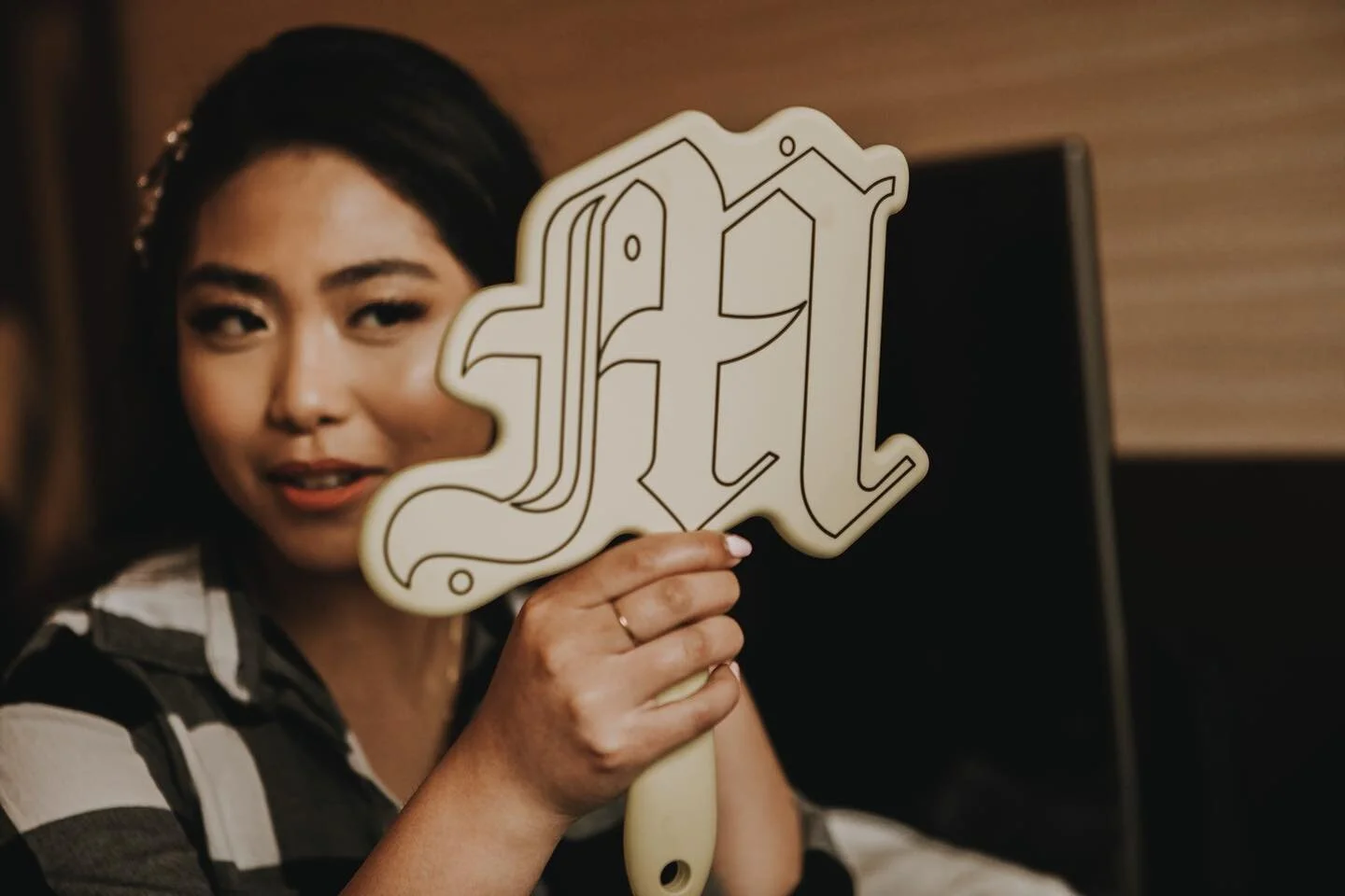the gals gettin ready✨
such a fun group! Thank you for choosing me to help you get ready for your big day Sophia 🤍

Bride: @phiapelletier 
📸 &amp; Editing: @tracey.ellen.photography 
Hair: @tanyapaul.hair 

#yycmakeupartist #calgarakeupartist #yycl
