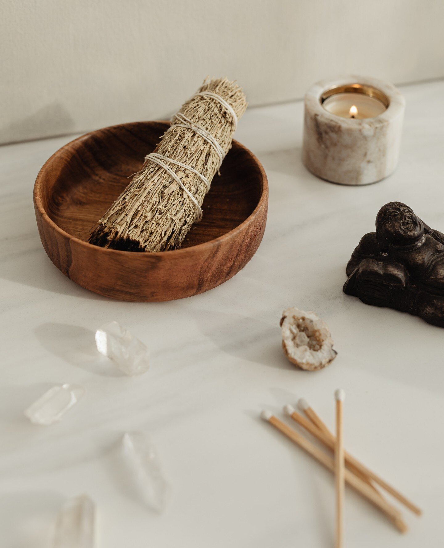 Building your sacred altar to honour yourself can take so many forms and colours 🌸⁠
⁠
Maybe a crystal that you feel attracted to,⁠
⁠
A smell from an incense, candle or Palo Santo for example,⁠
⁠
An image from a beuatiful place that you know or not, 