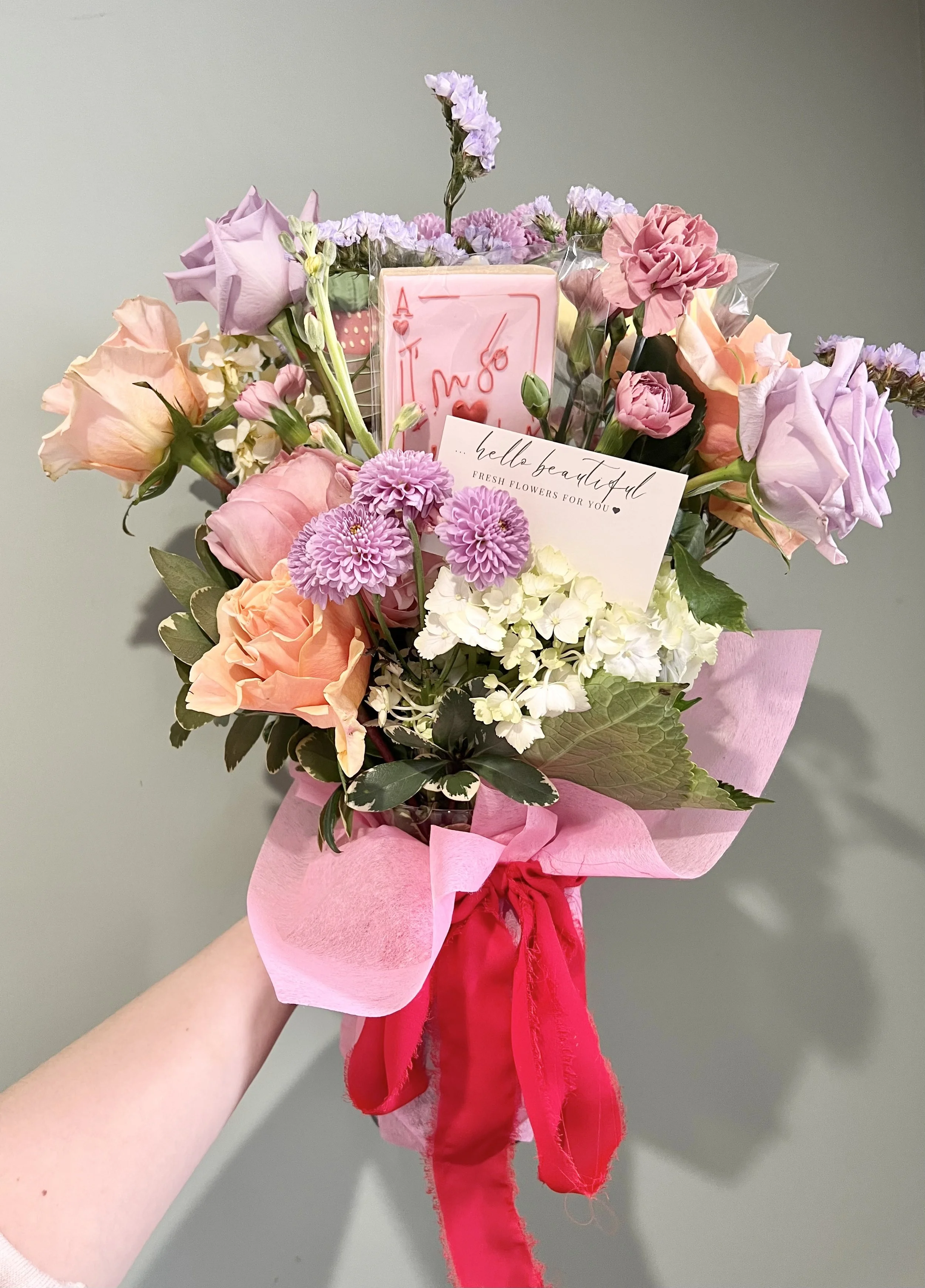 "Lover" Deluxe Arrangement with Cookies & Macarons