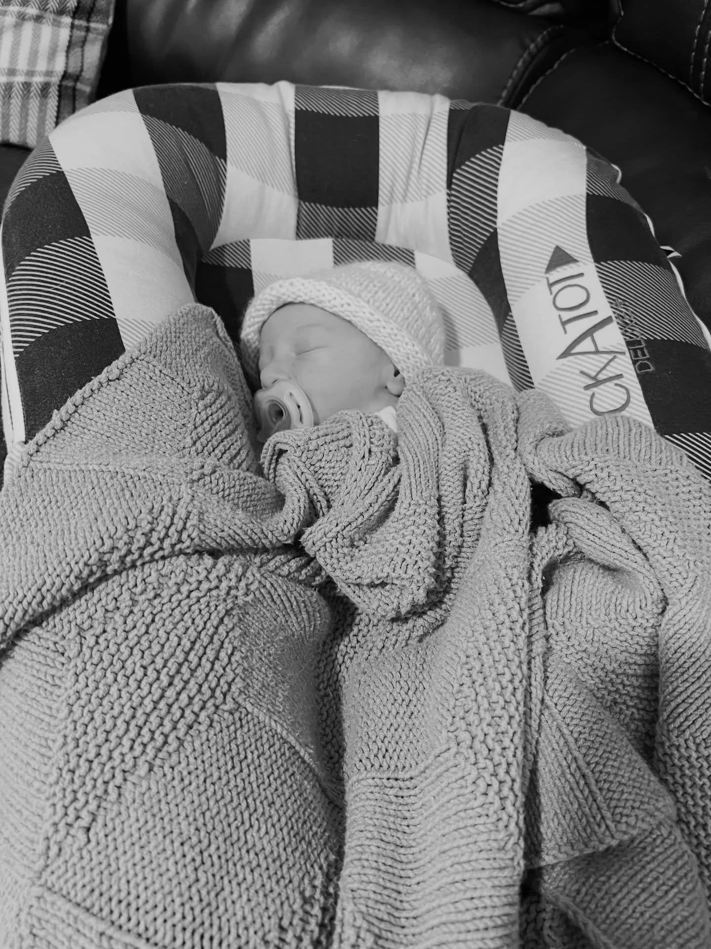 Hello flower friends-

Just hopping on to announce the arrival of baby boy April 27th 🤍 I will be on maternity leave until August but will be popping on emails and replying when possible! Please expect delayed responses during this time.

I so appre