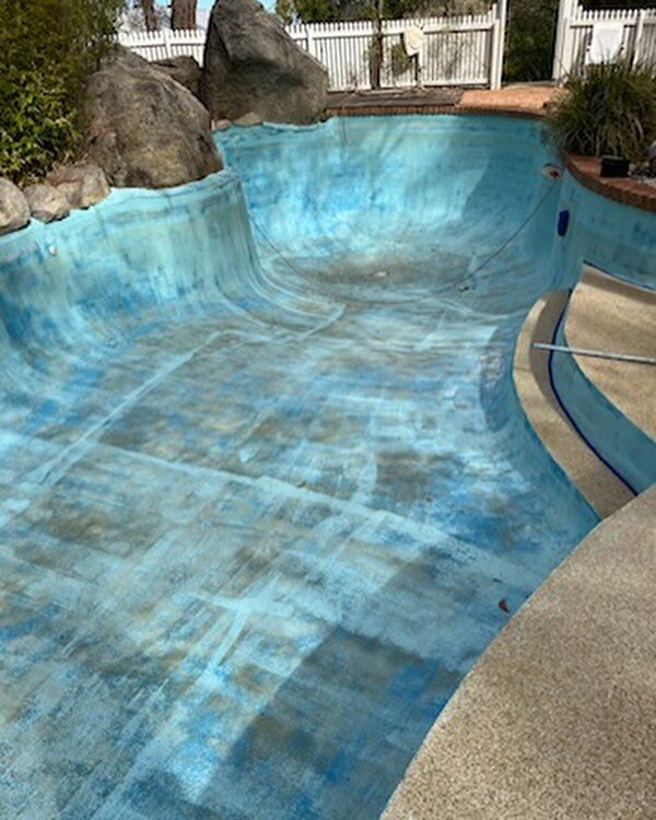 This tired and worn concrete pool in the Perth hills gets the Topdek Poolpon epoxy pool paint treatment in Watersplash colour.