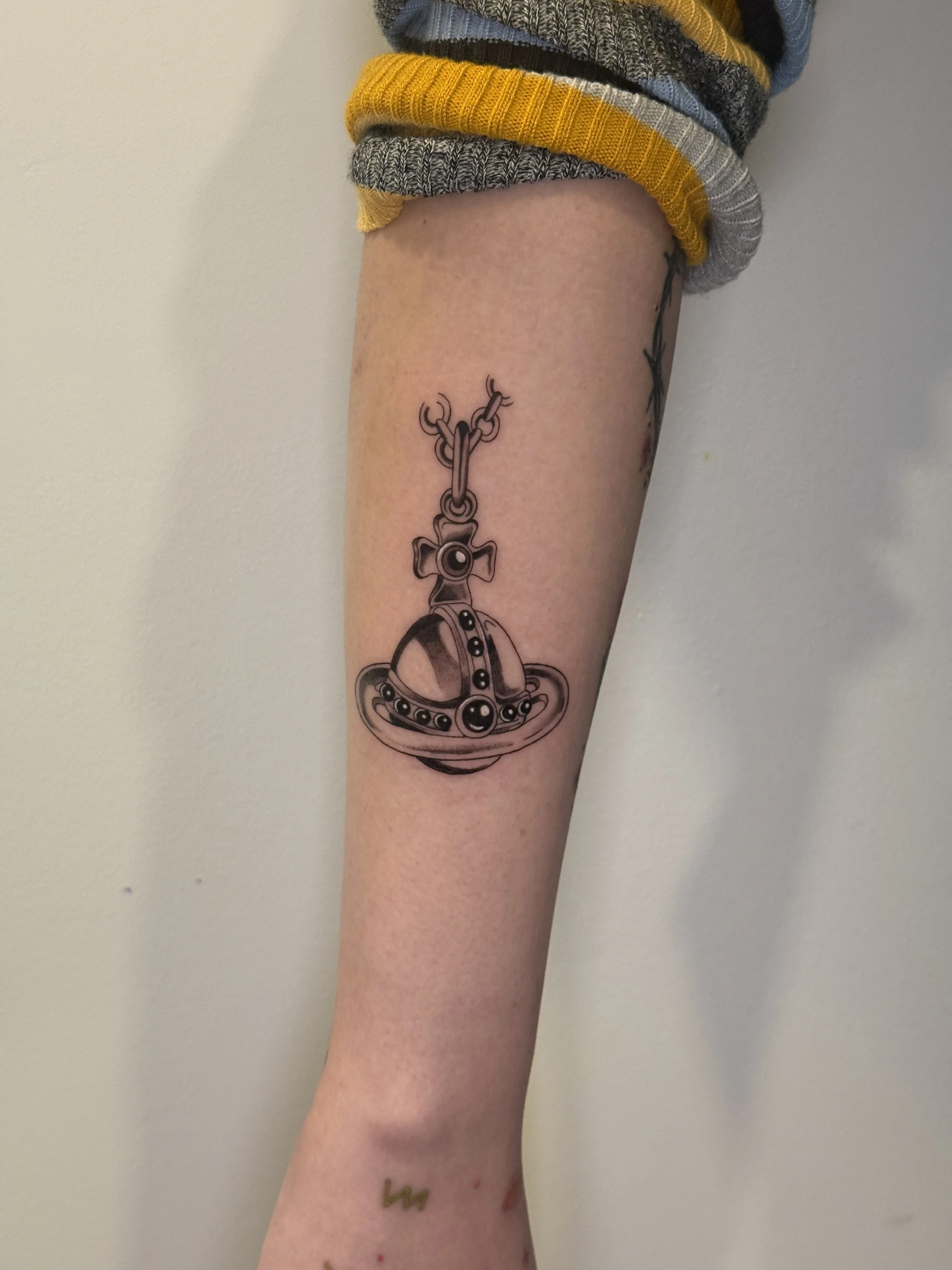 Vivienne-westwood-orbit-tattoo.JPG