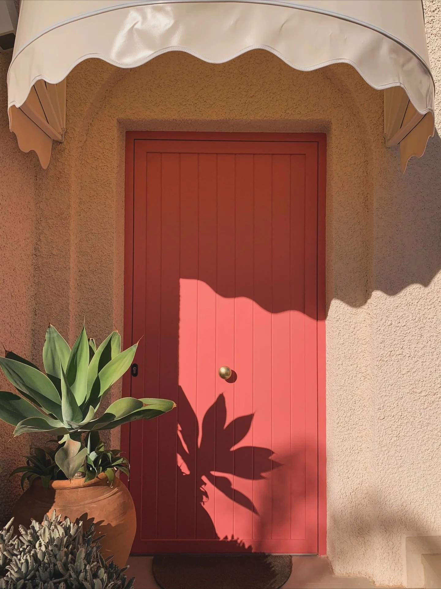 Serving vintage attitude from the very first step.
Our new retro canopy is here to set the tone &mdash; consider this your warm welcome.

#TheDelano #RetroEntrance #DesignCrush #MidcenturyModern #TravelInStyle #CostaBlancaVibes #mediterraneanmelancho
