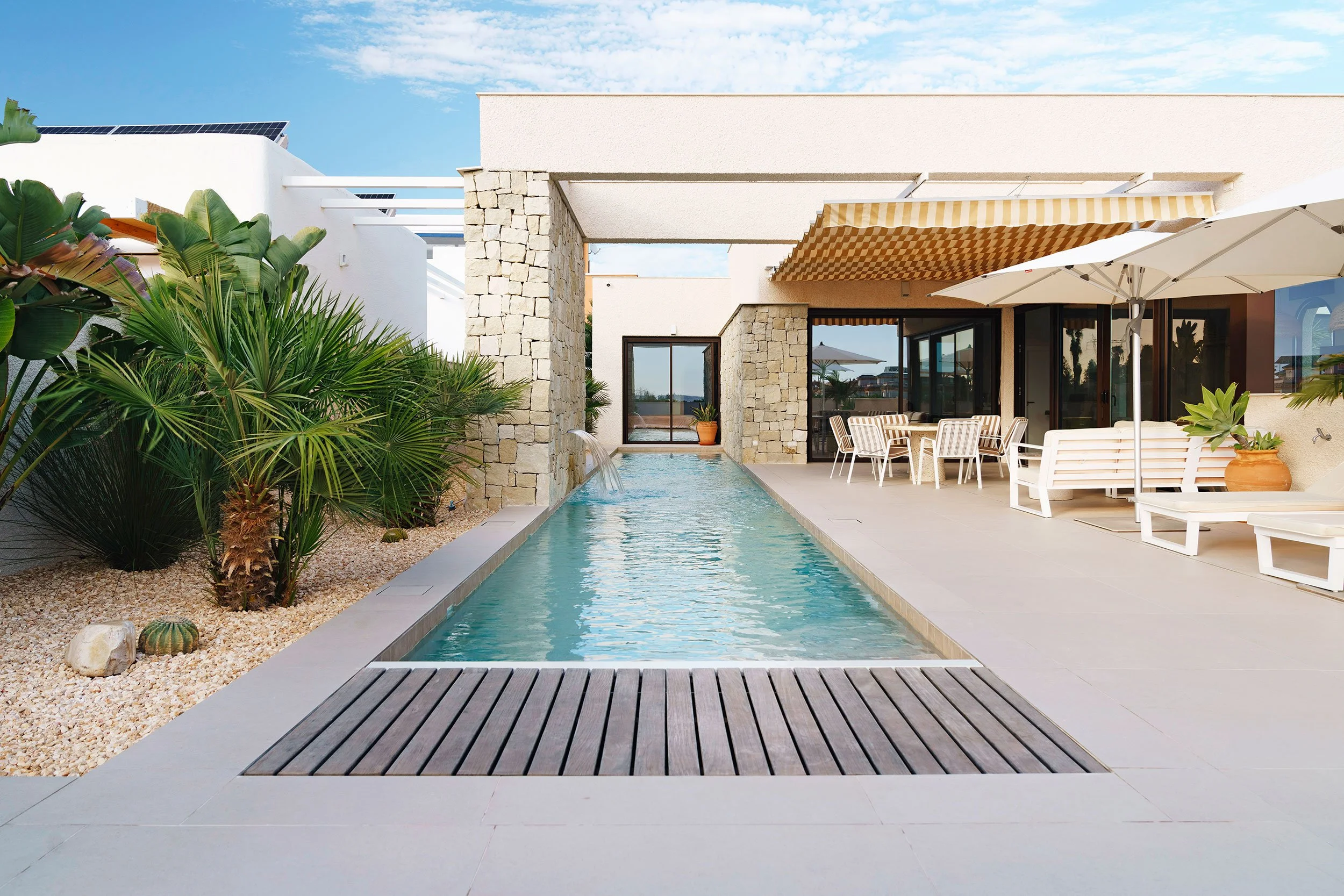 18-meter private pool at The Delano Montesinos surrounded by tropical landscaping. 18 meters of pure holiday feeling – the heart of the villa.