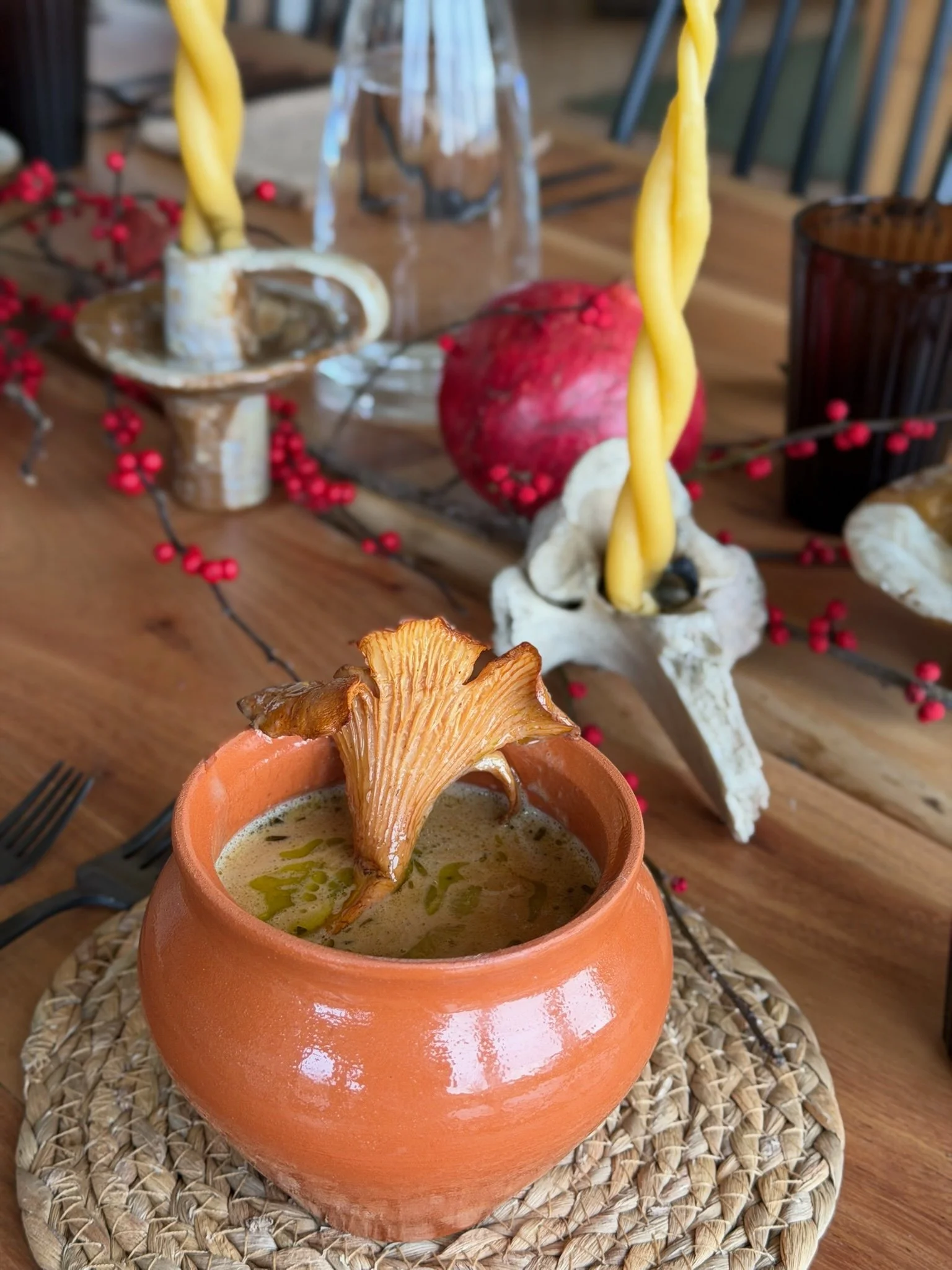 rabbit & chanterelle stew in a clay pot w/smoked chanterelle
(Winter Solstice Pop-Up Dinner by MARROW)