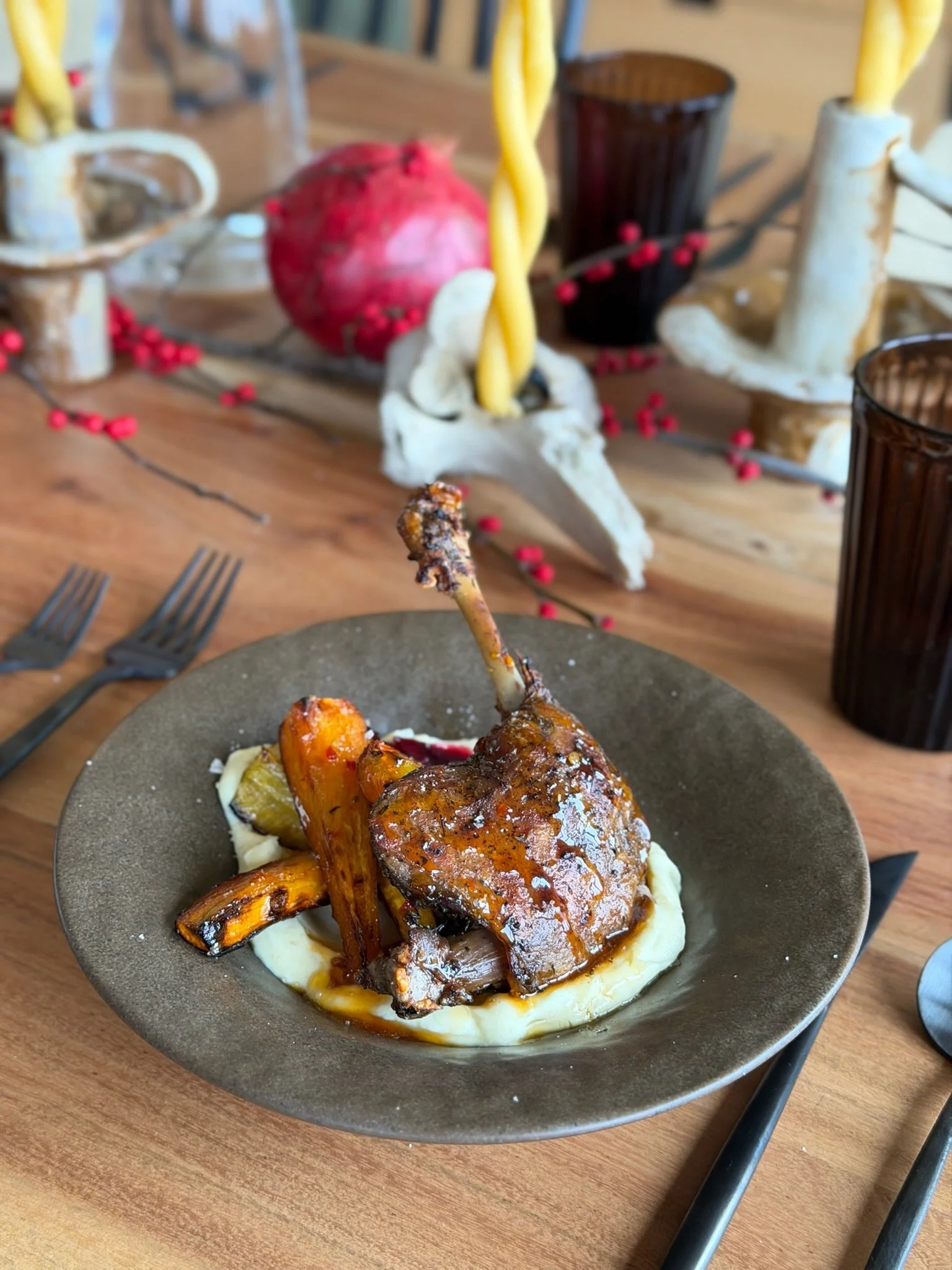 smoked duck confit, parsnip puree, saskatoon berry & red currant glaze, hot honey carrot
(Winter Solstice Pop-Up Dinner by MARROW)
