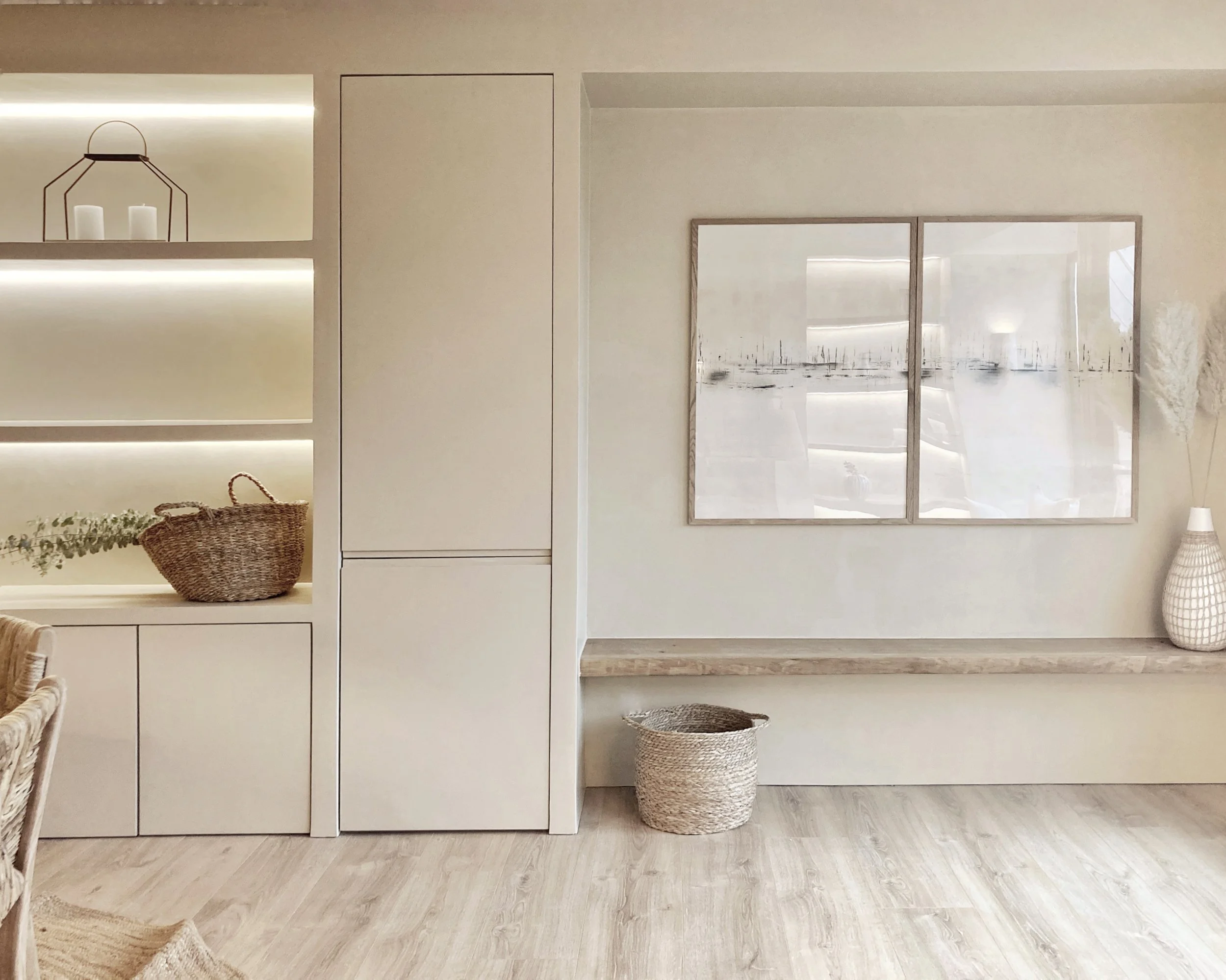 Proyecto de interiorismo en Girona. Un hogar que respira calma, pensado para disfrutar de los pequeños placeres. 