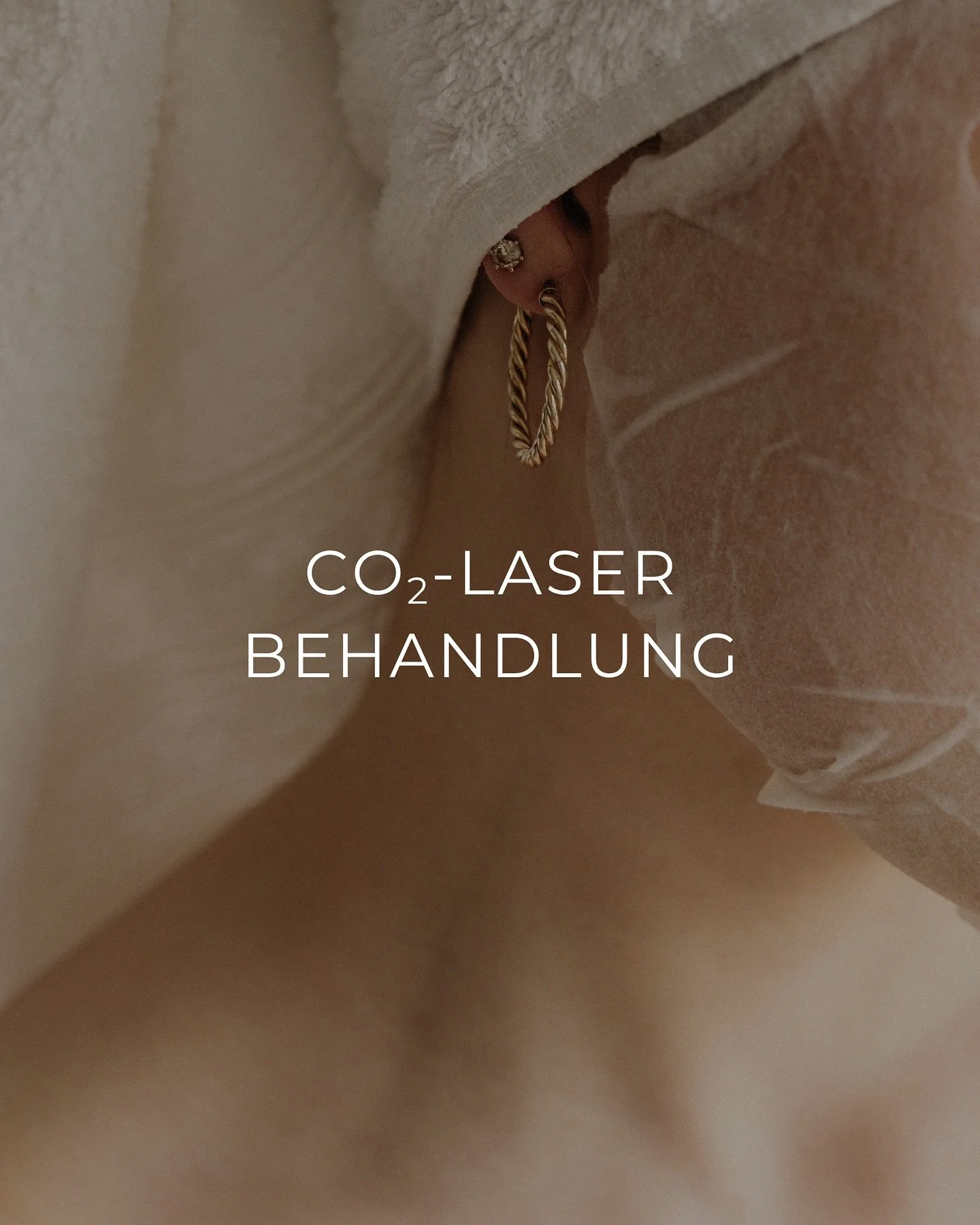 Entdecke, wie der innovative CO2-Laser deine Haut ebenmässiger und frischer wirken lasst.
Schriebe uns deine Fragen zur Behandlung oder zum Heilungsprozess gerne in die Kommentare 👇🏽