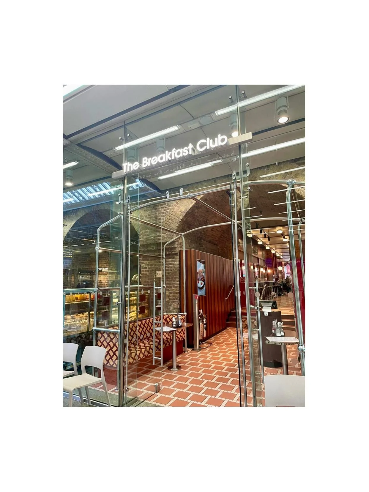 Just visited The Breakfast Club at St Pancras and couldn&rsquo;t help admiring the bold 70s-inspired design, from the eye catching retro patterns to those quirky faux vending machines.
They&rsquo;re playful, intriguing and make the space feel like a 