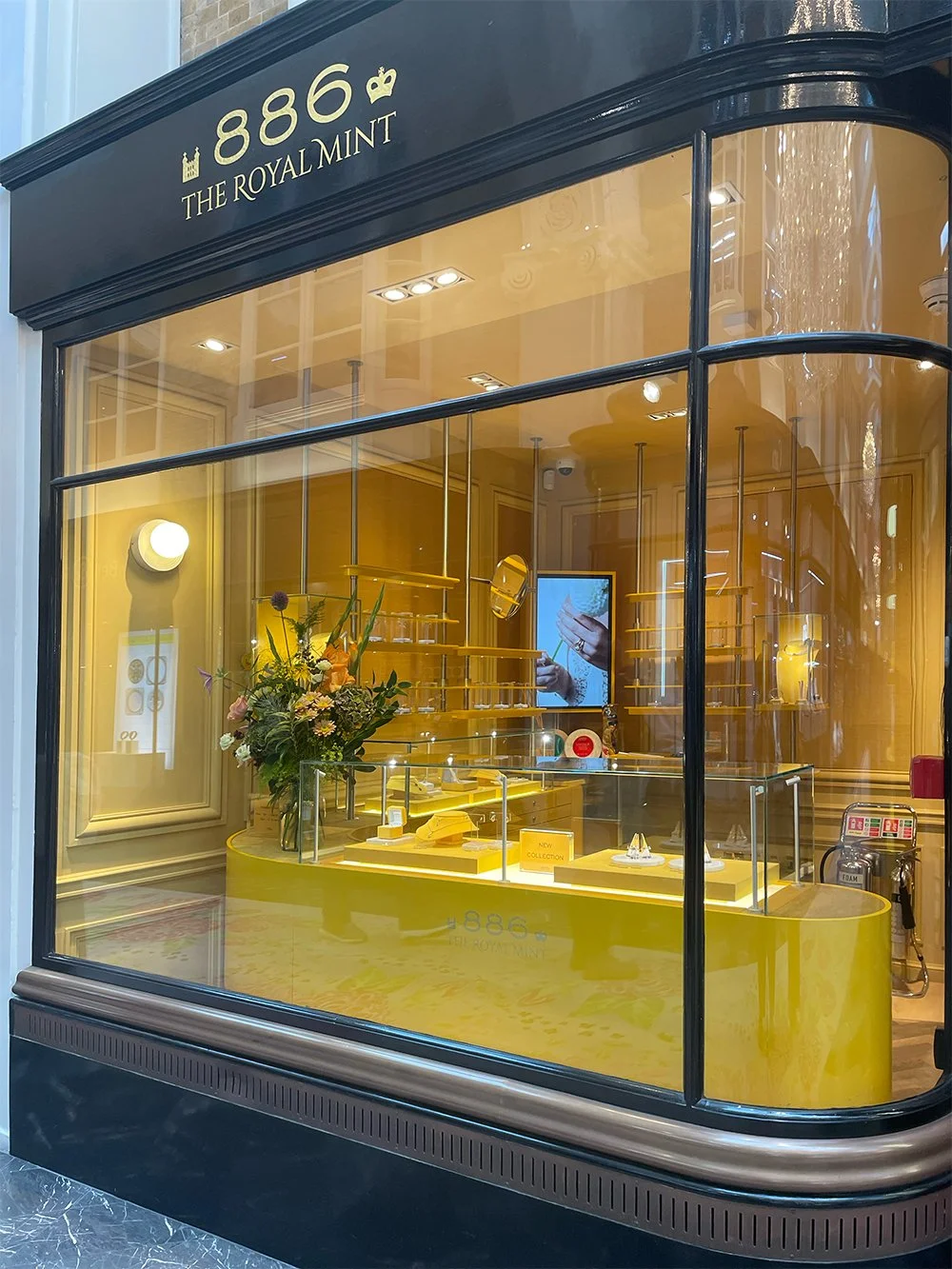 886 Royal Mint, a beautiful expression of understated luxury and circular design, showcased within the iconic Burlington Arcade.