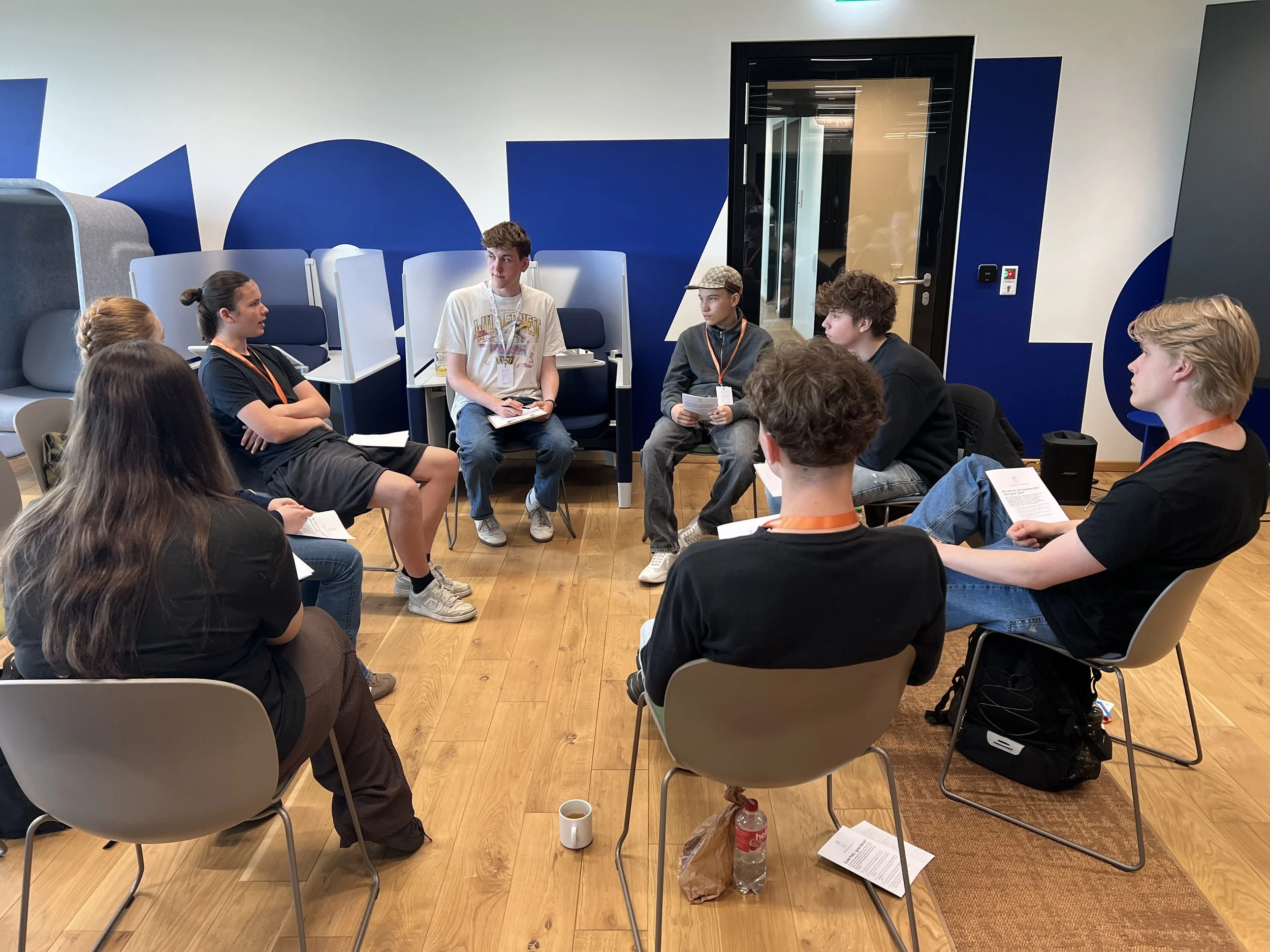 Azubis und Schüler*innen im Kiez Lab Berlin 