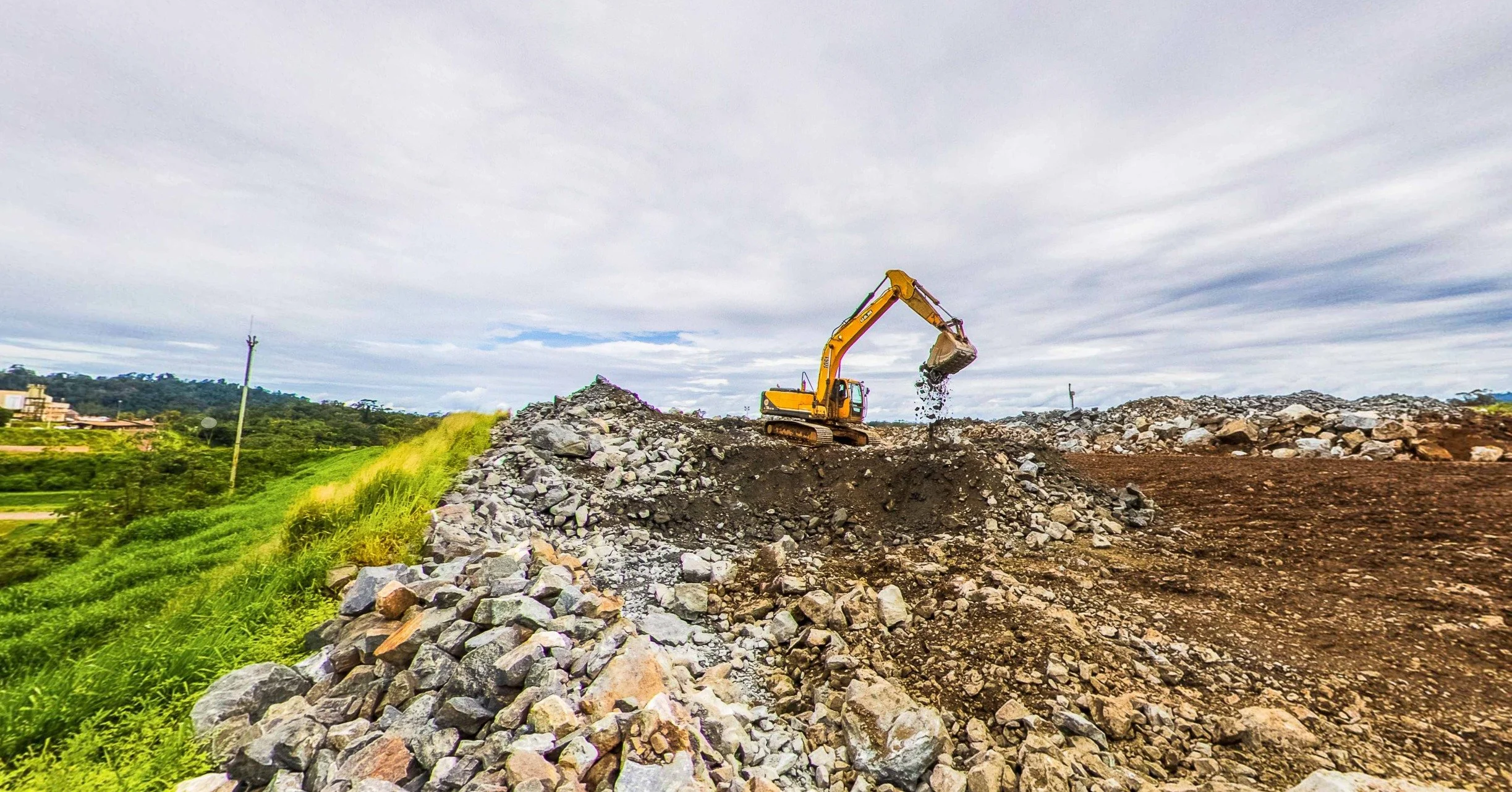 Diggers at Mina Tucano