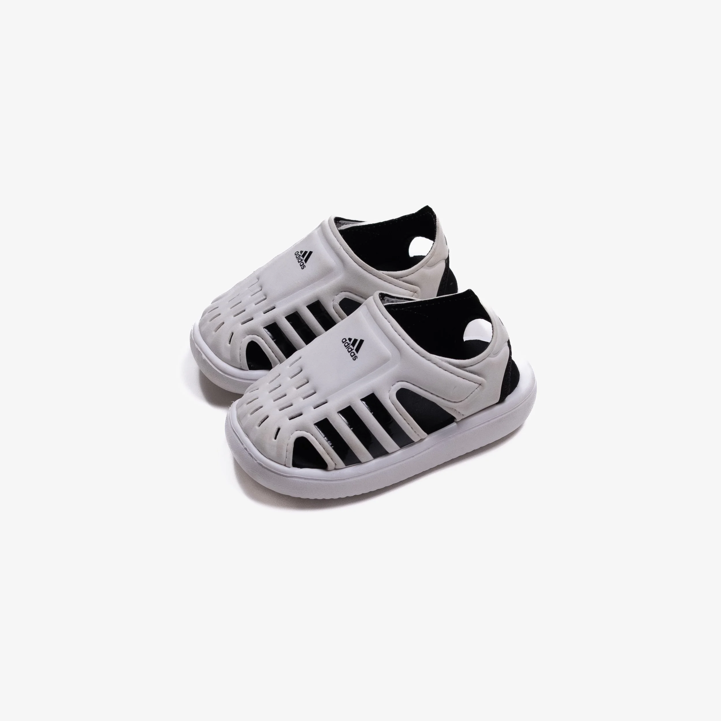 50_68_sneakers1_Converse._red.-753.jpg