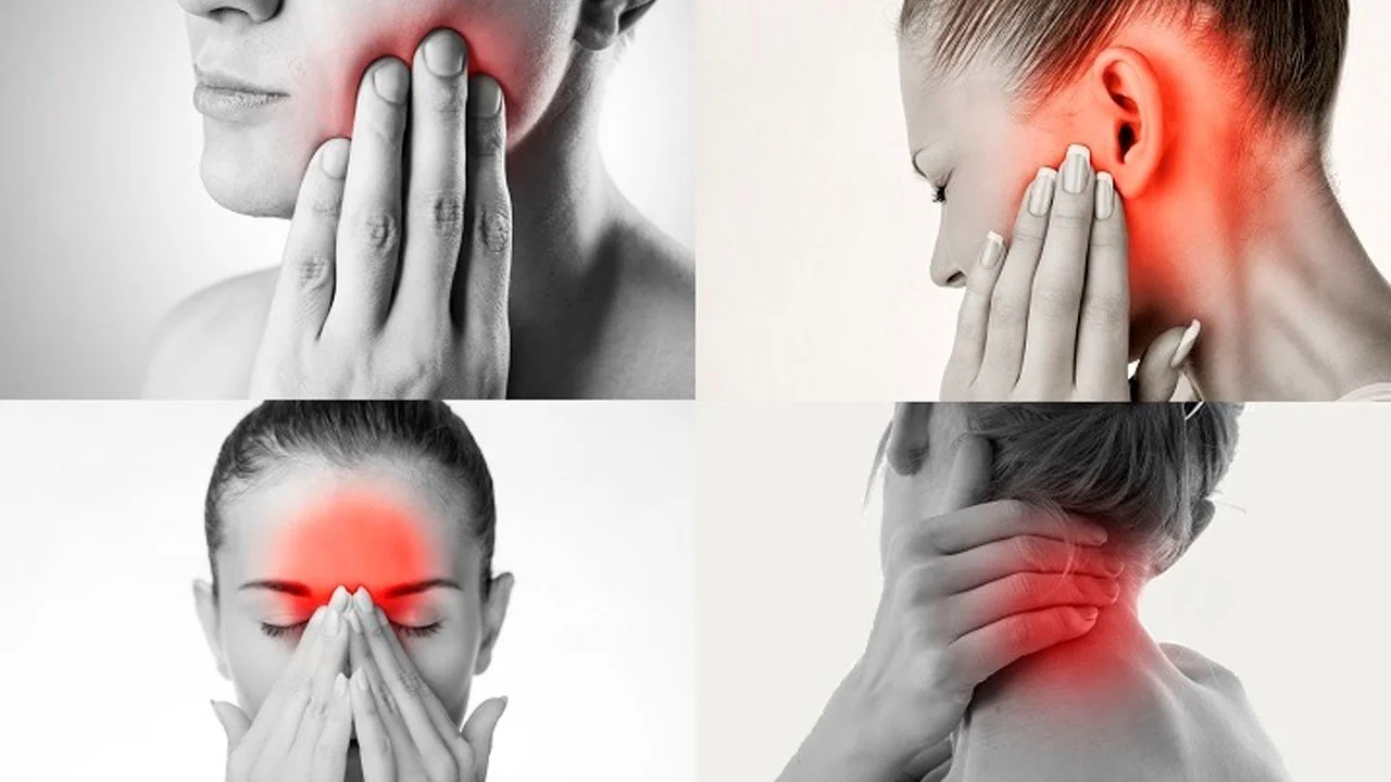 Immagini di quattro persone con dolore alla testa, alle orecchie e al collo, alcune con evidenti zone rosse e infiammate che indicano dolore o infiammazione.