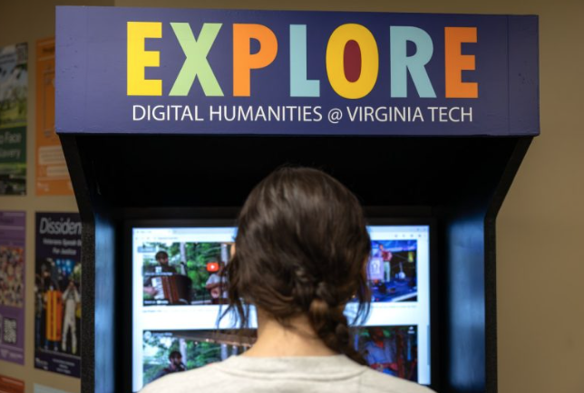 Arcade-style kiosk showcases digital humanities research with a touch of nostalgia