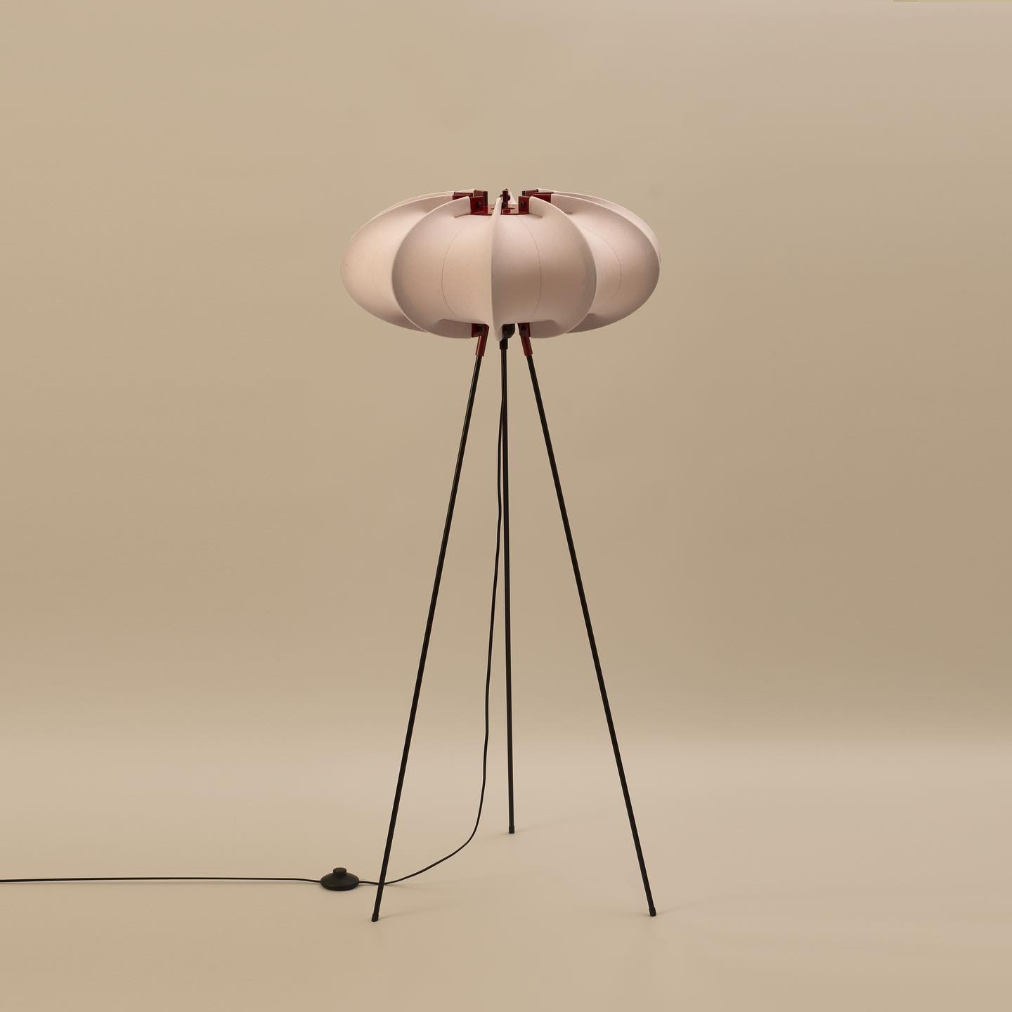 E-01c floor lamp

The soft pink lampshade is crafted from 100% organic, hand-dyed viscose fabric. This colour is extracted from the natural essence of avocado pits and avocado skin. Each lampshade is carefully hand-dyed and sewn in my studio. 

The t