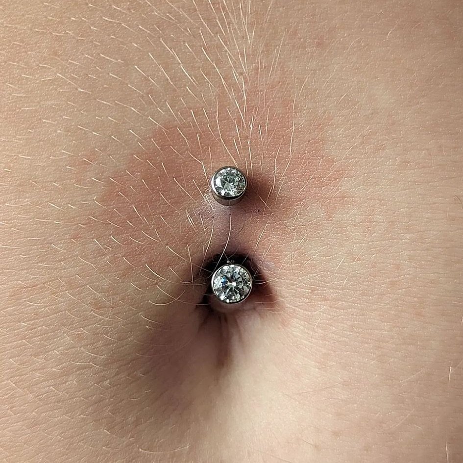 One of our bezel pierced by @bodypiercingsbykyle ✨ thank you!

#infinitebodyjewelry #piercings #bodyjewelry
