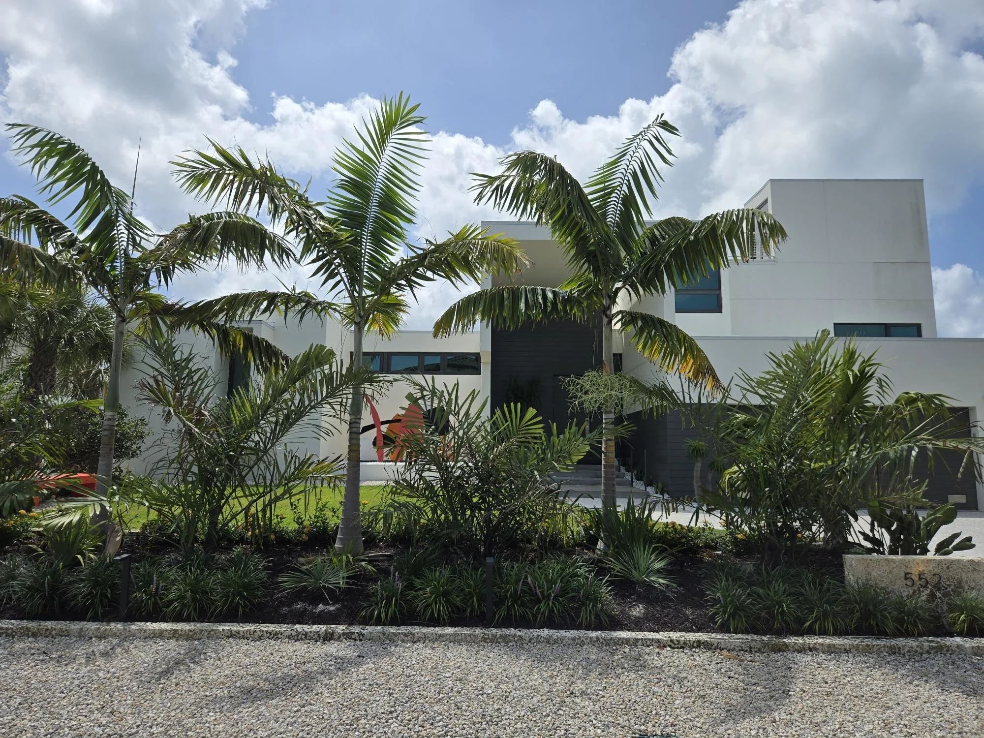 THE PERFECT MODERN LANDSCAPE IN SARASOTA FLORIDA