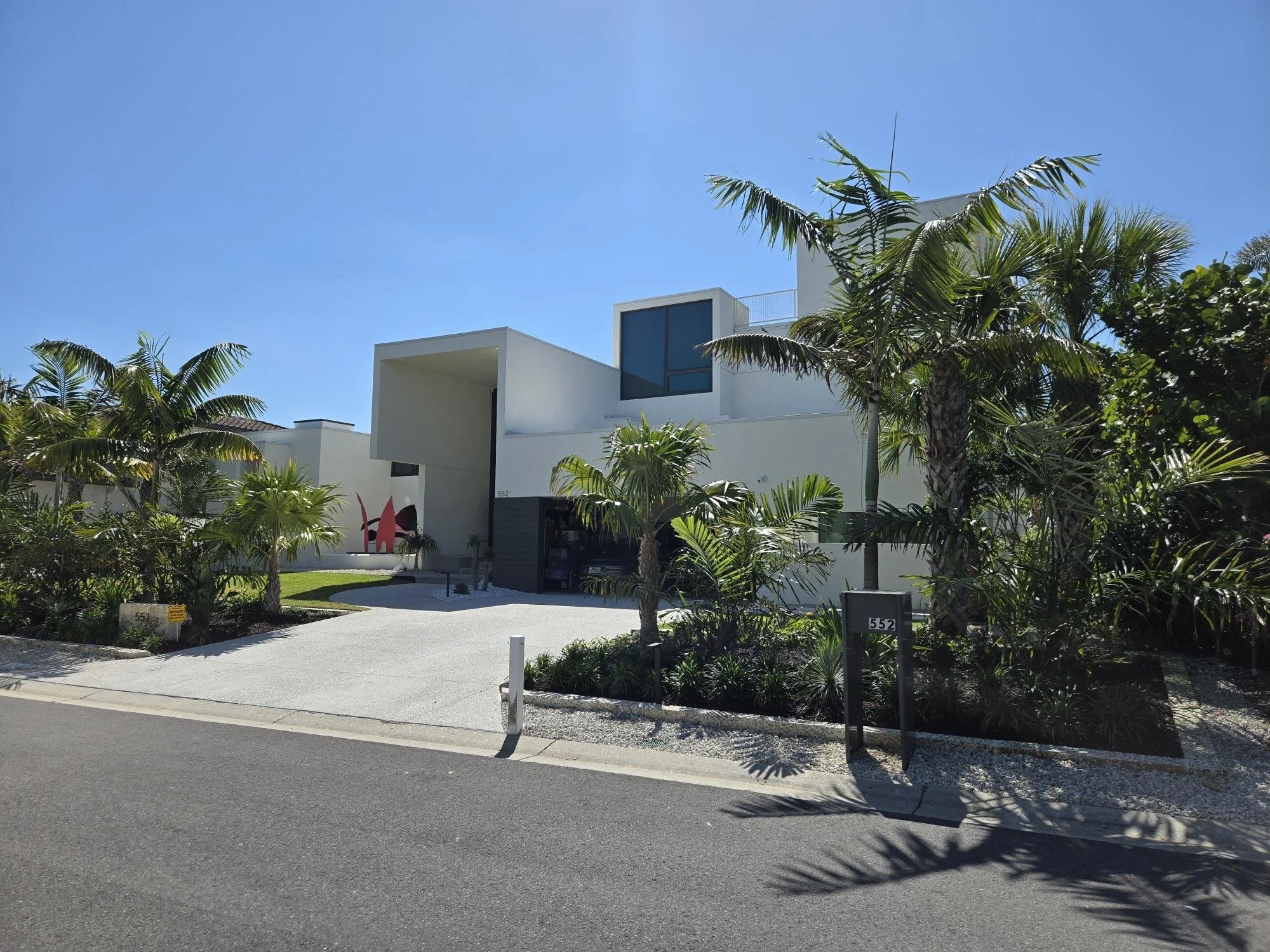 THE PERFECT MODERN LANDSCAPE IN SARASOTA FLORIDA