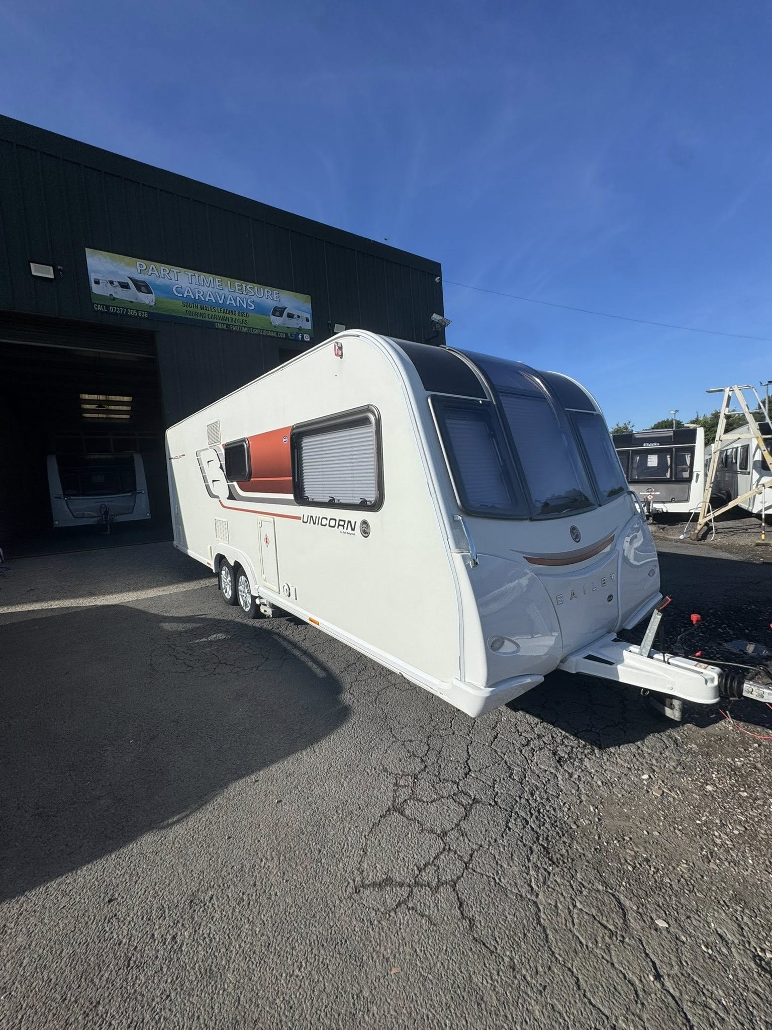 BAILEY UNICORN BARCELONA
4 BERTH
💰£12,995💰
YEAR - 2015
*** AMAZING CONDITION THROUGHOUT ✅***
*** INCREDIBLY POPULAR LAYOUT + SPEC ✅***
*** FIXED REAR FRENCH BED✅ ***
*** LARGE FRIDGE FREEZER ✅***
*** FIXED BED + LARGE END BATHROOM ***
*** ALDE WET