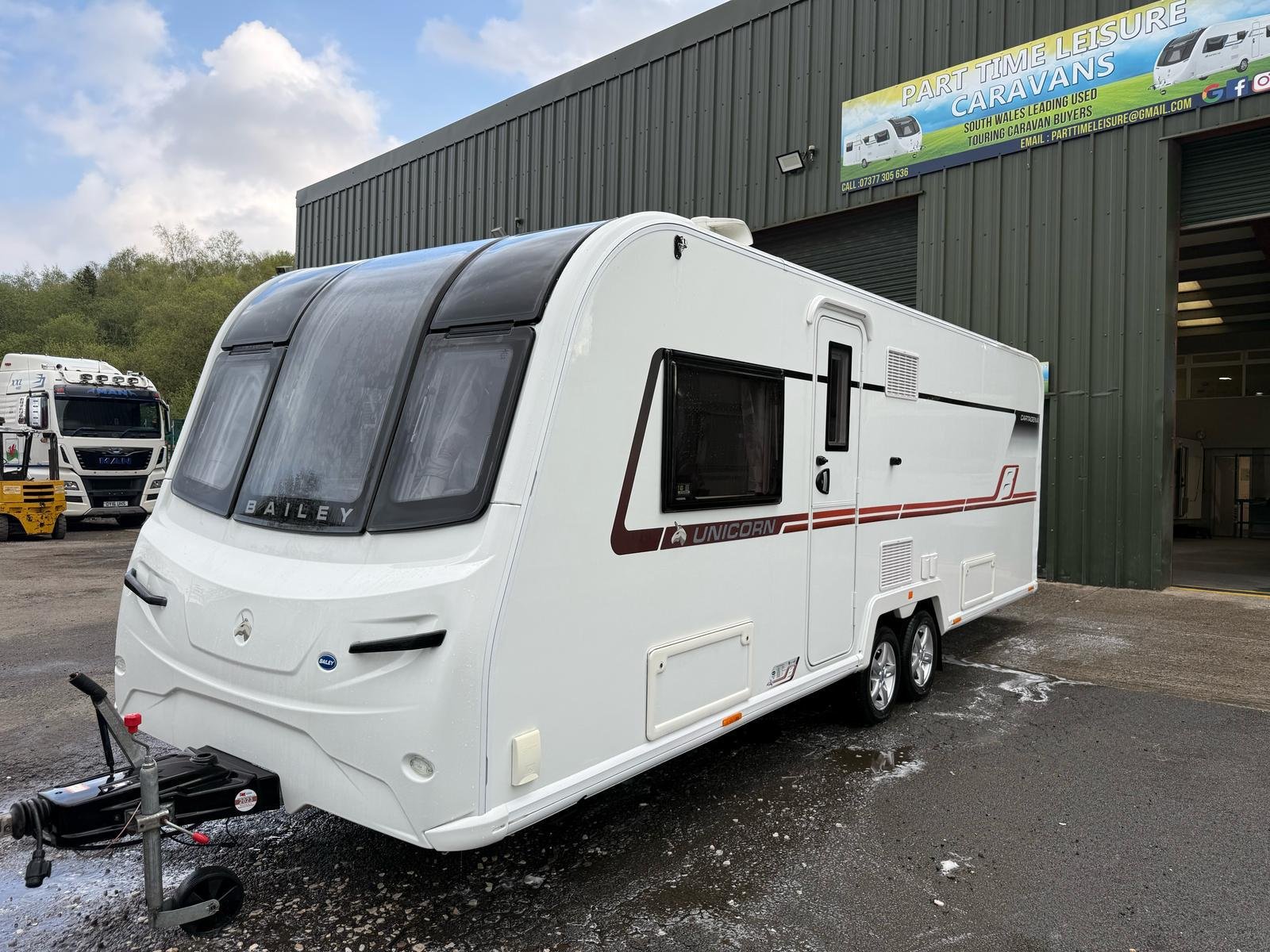 BAILEY UNICORN CARTAGENA
4 BERTH
💰£16,995💰
YEAR - 2018
*** STUNNING CONDITION THROUGHOUT ✅***
*** INCREDIBLY POPULAR LAYOUT + SPEC ✅***
*** FIXED TRANSVERSE ISLAND BED ✅***
*** FIXED BED + LARGE END BATHROOM ✅***
*** LARGE FRIDGE FREEZER ✅***
***