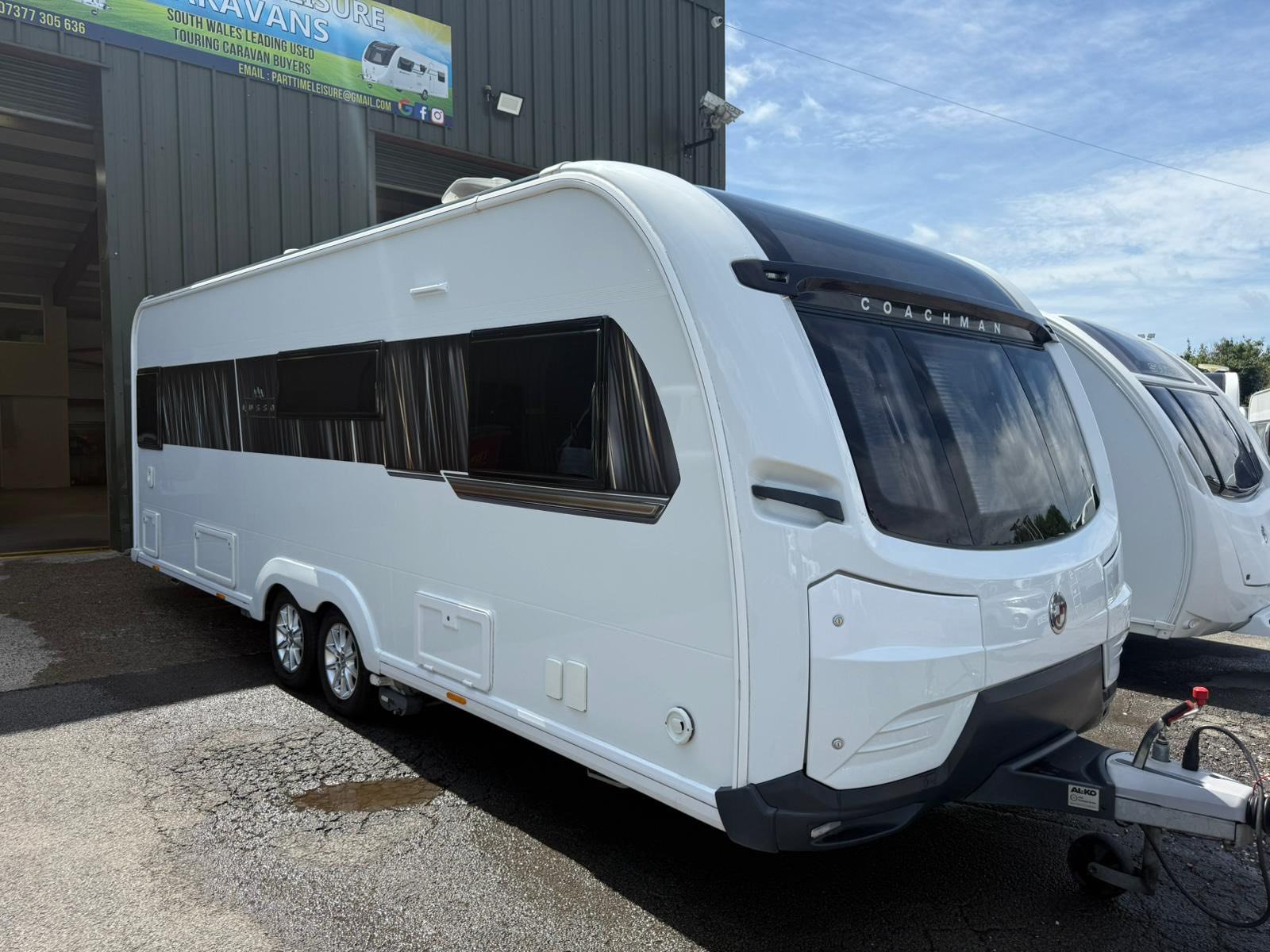 COACHMAN LUSSO 2
4 BERTH
💰£30,995💰
YEAR - 2021
*** COST NEW TODAY OVER £50,000 BIG SAVING ***
*** THIS IS JUST WOW WOW WOW 🤩 ✅****
*** THIS IS JUST QUALITY BUILD COACHMAN ✅***
*** 8FT WIDE FLAGSHIP COACHMAN MODEL✅***
*** FULL SERVICE HISTORY