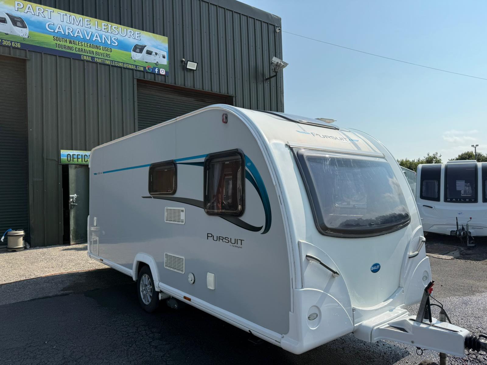BAILEY PURSUIT 430/4
4 BERTH
💰£8,495💰
YEAR - 2014
*** SHORT COMPACT FIXED BED CARAVAN ✅***
*** EXTREMELY LIGHTWEIGHT ONLY 1229KG✅***
*** STUNNING CONDITION THROUGHOUT ✅***
*** INCREDIBLY POPULAR LAYOUT + SPEC ✅***
*** FIXED BED + LARGE END BATH