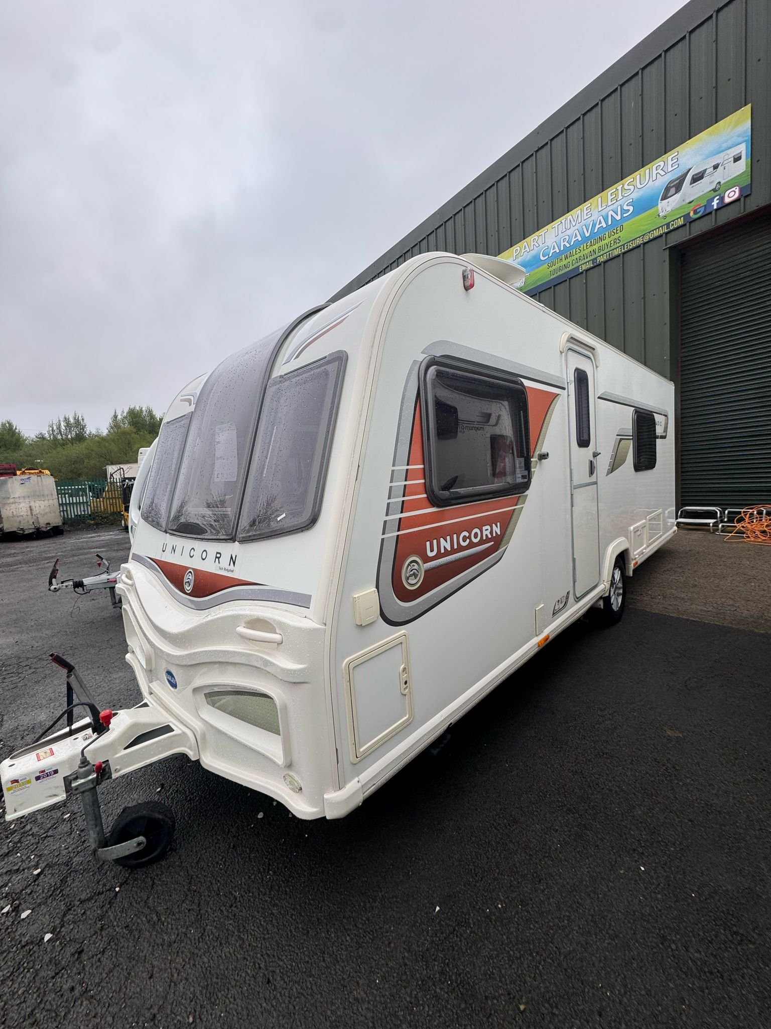BAILEY UNICORN CADIZ
4 BERTH
£8,250
YEAR - 2013
*** GREAT CONDITION THROUGHOUT ***
*** INCREDIBLY POPULAR LAYOUT + SPEC ***
*** FIXED SINGLE BEDS ***
*** LARGE END BATHROOM ***
*** ALDE CENTRAL HEATING ✅***
*** FITTED SOLAR PANEL✅ ***
*** FITTED MOTO